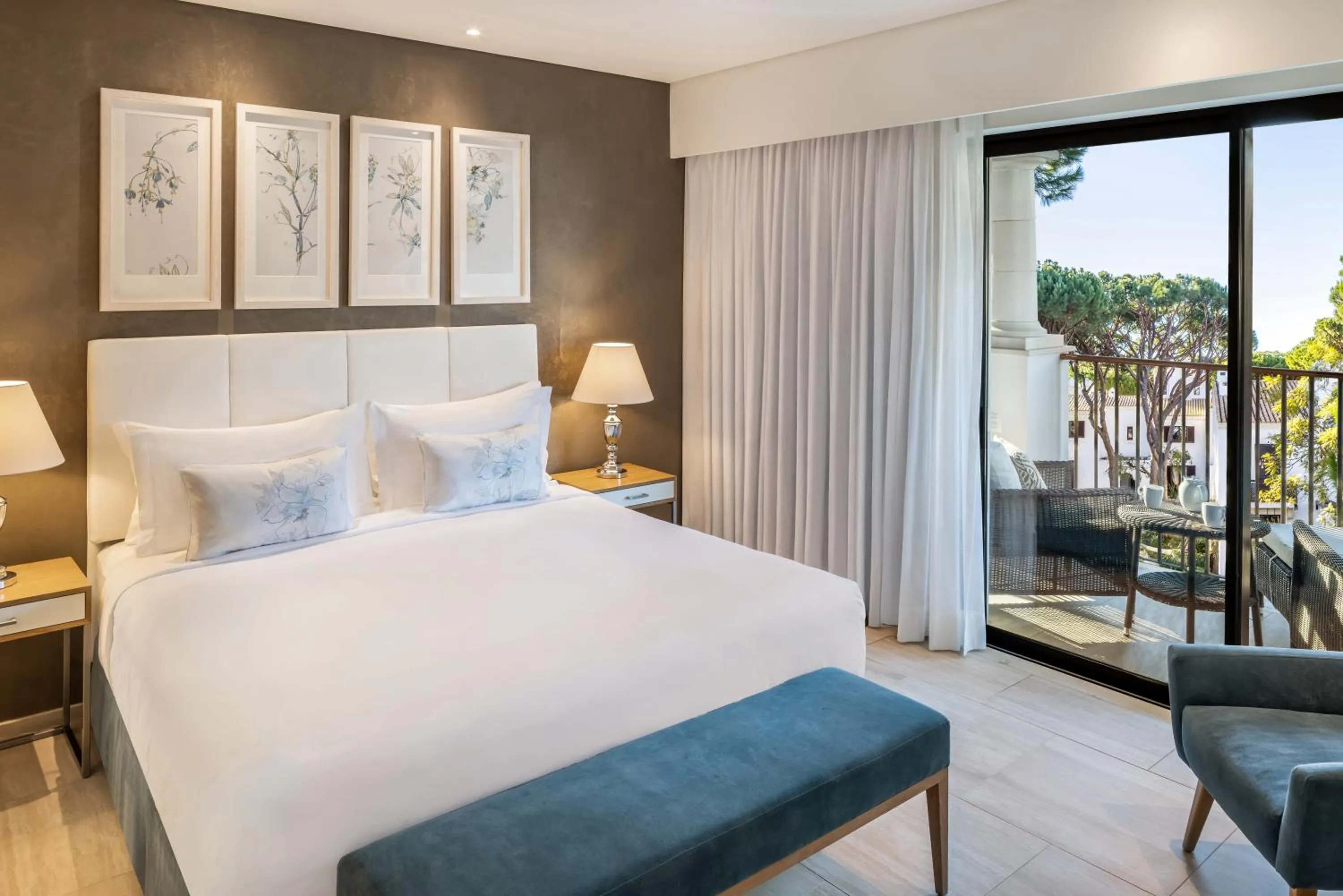 Bedroom, Bed in Pine Cliffs Gardens