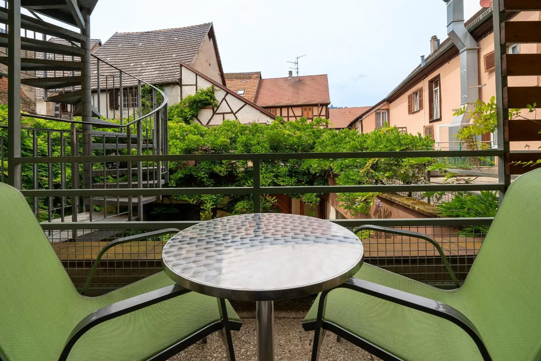 Deluxe Double Room with Balcony in Hôtel A la Vignette - COLMAR-NORD Deluxe Double Room with Balcony in Hôtel A la Vignette - COLMAR-NORD