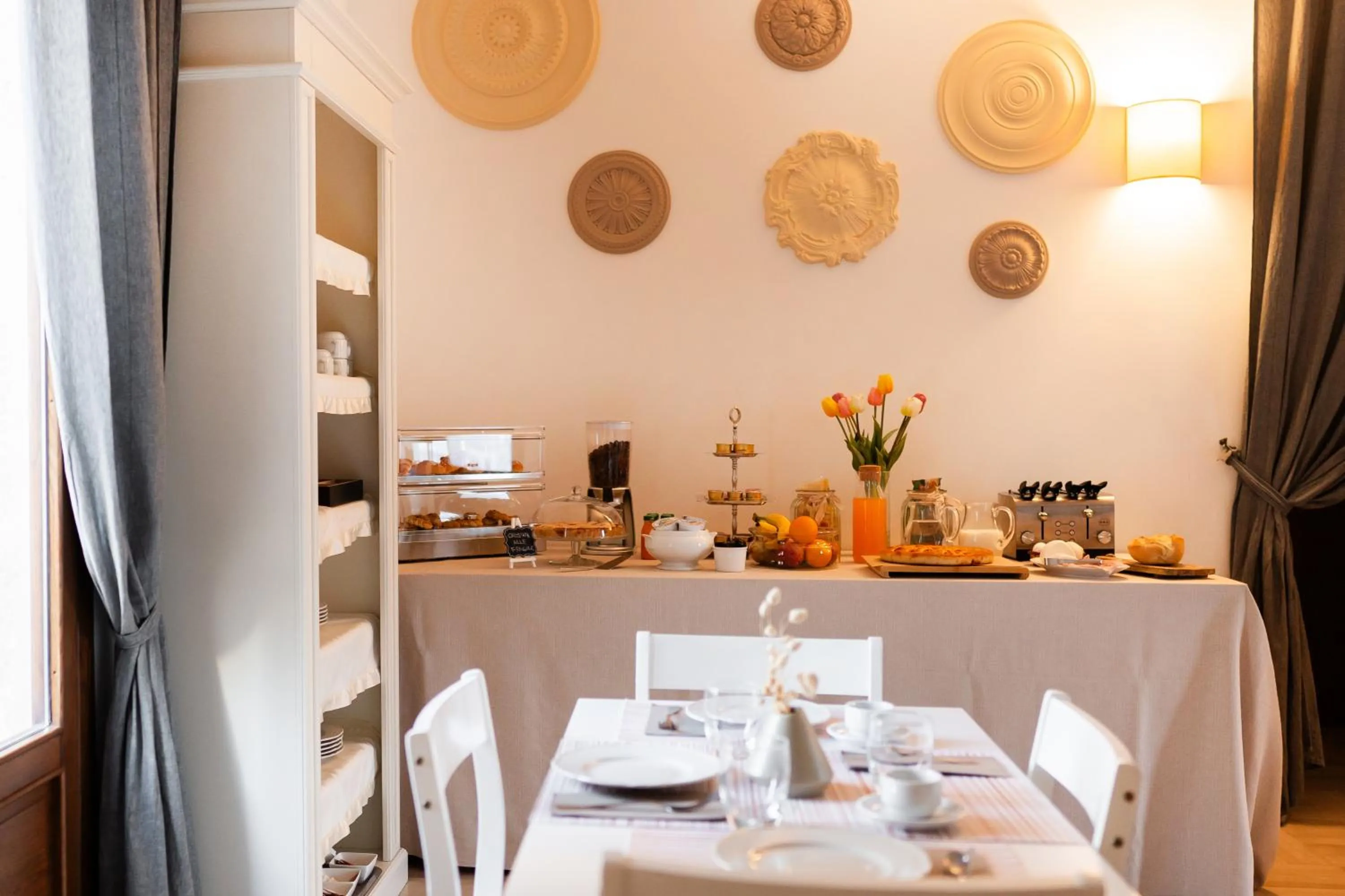 Coffee/tea facilities in Palazzo De Luca by Apulia Hospitality