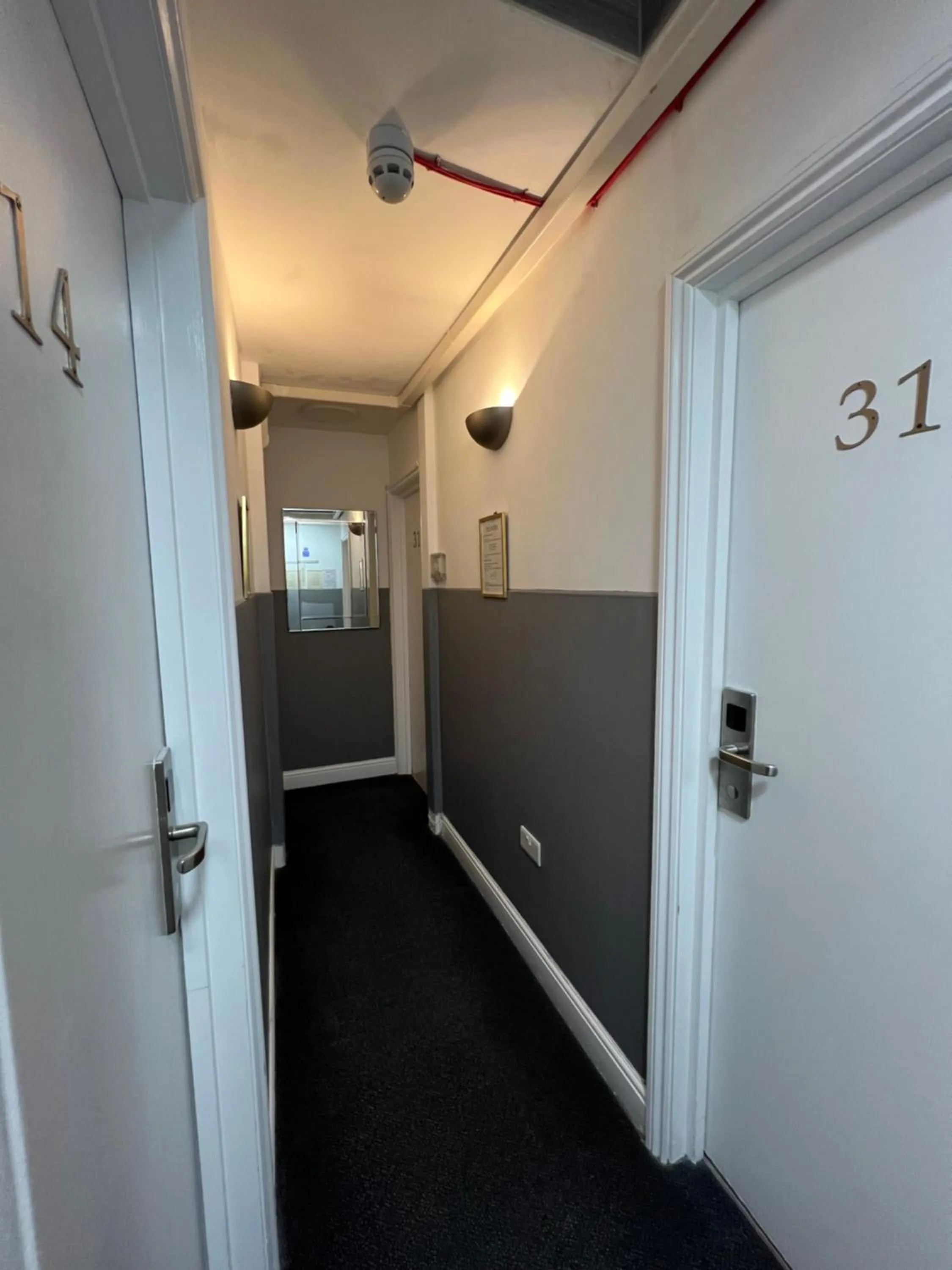 Property building in Plaza London Hotel