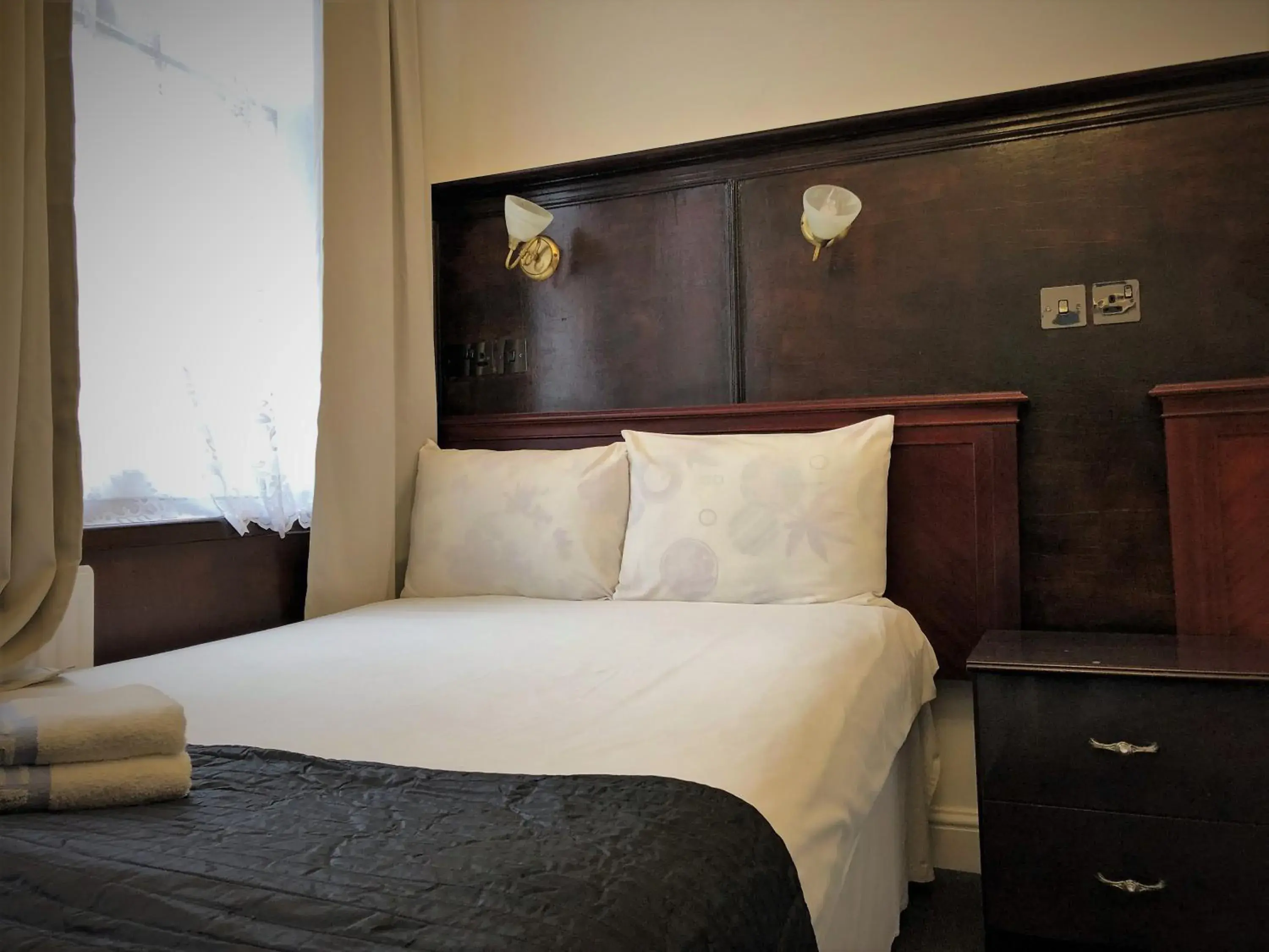 Single Room in Plaza London Hotel Single Room in Plaza London Hotel