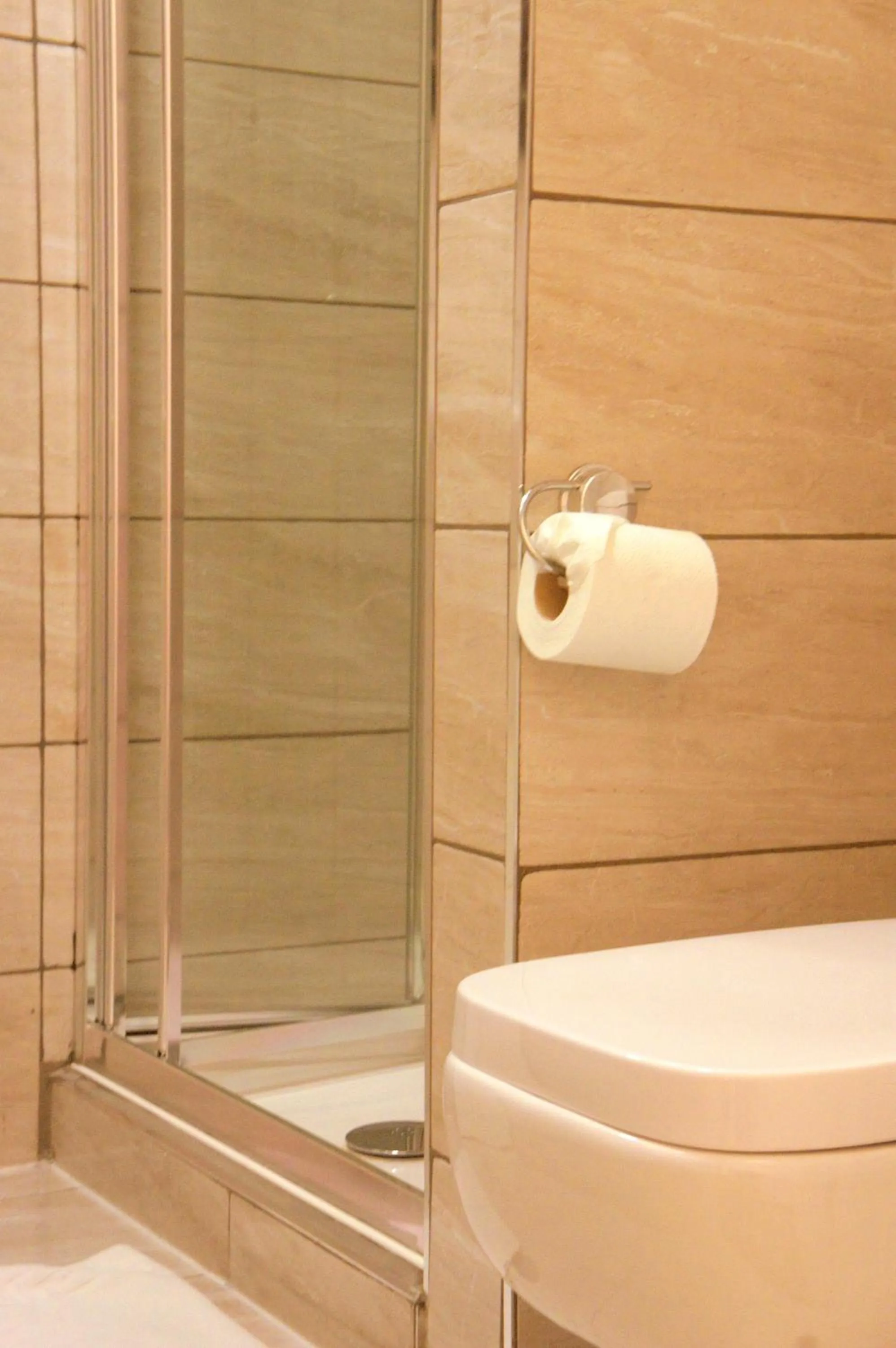 Bathroom in Plaza London Hotel