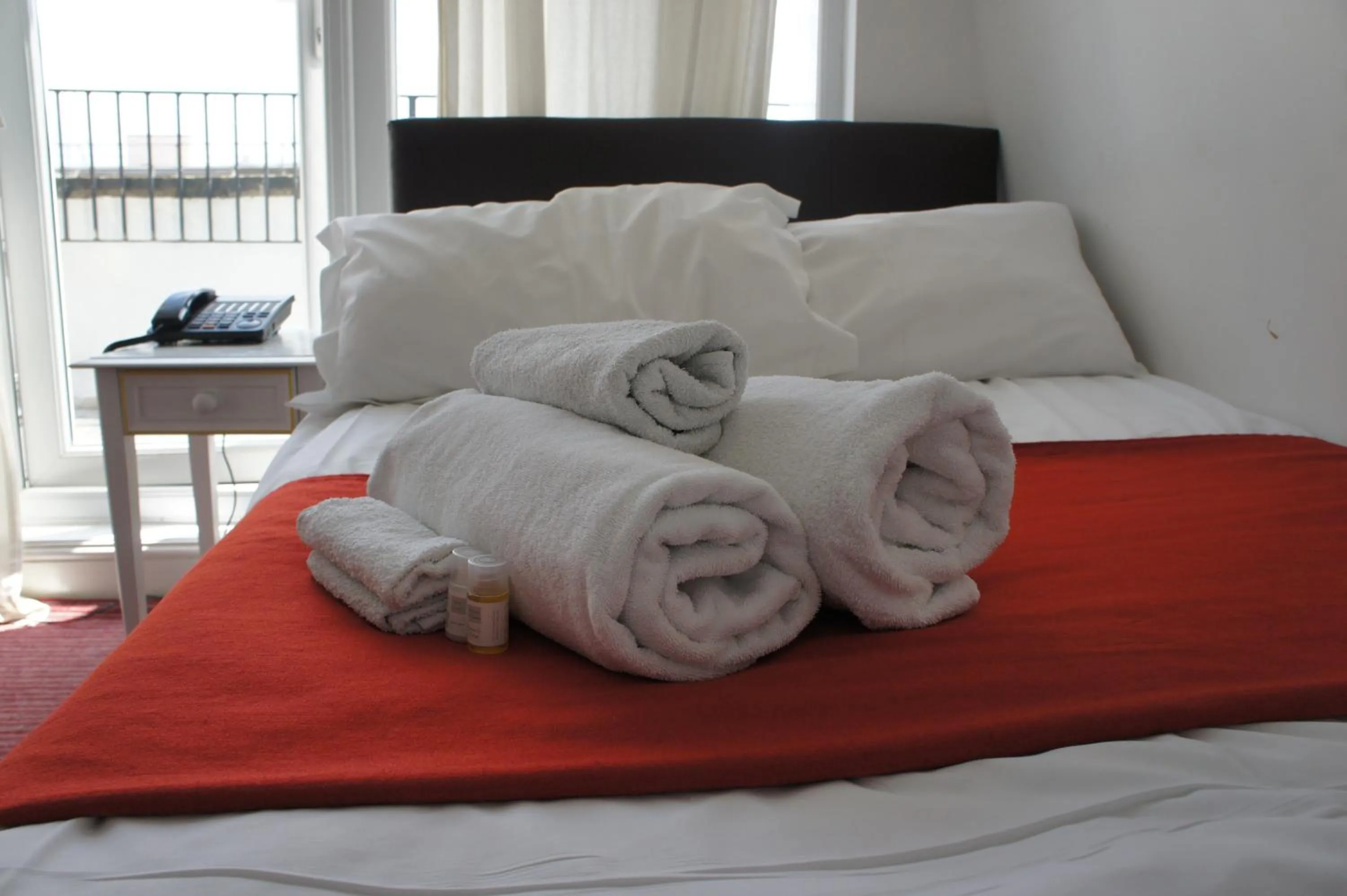 Bed in Plaza London Hotel