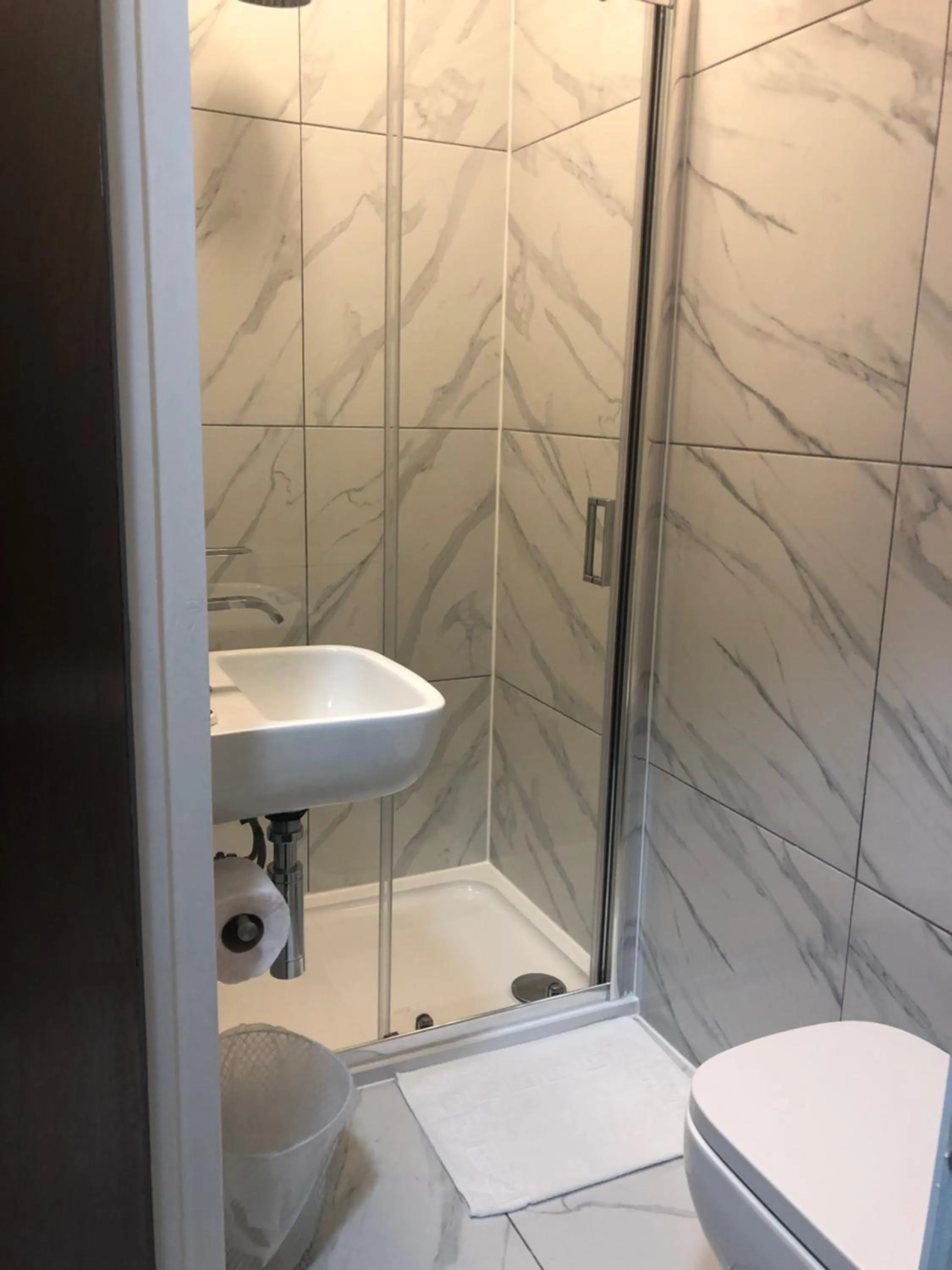 Bathroom in Plaza London Hotel