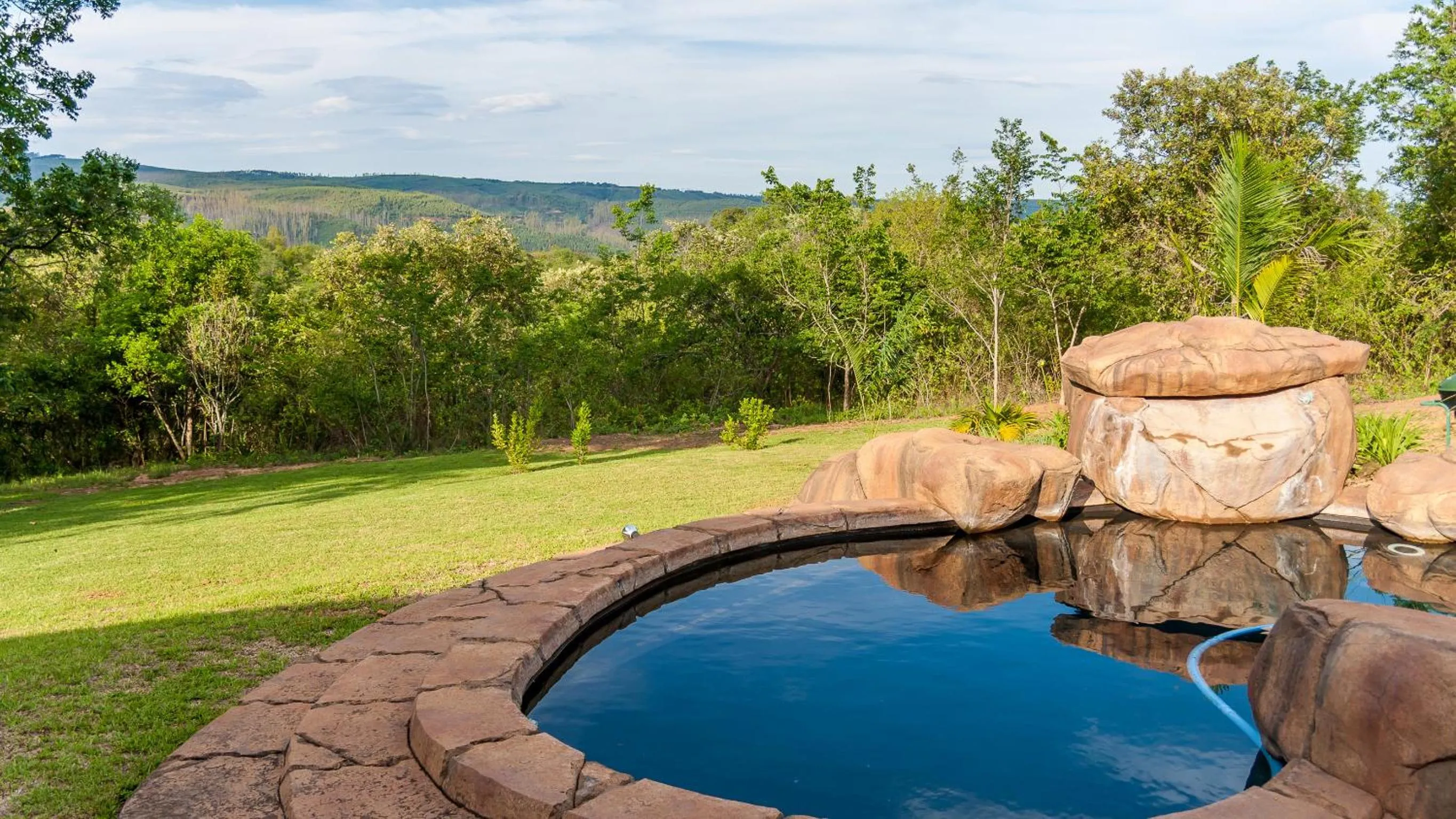 Swimming pool in Cuckoo Ridge Country Retreat