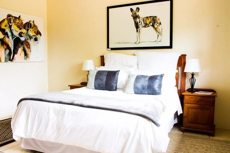 Bed in Cuckoo Ridge Country Retreat
