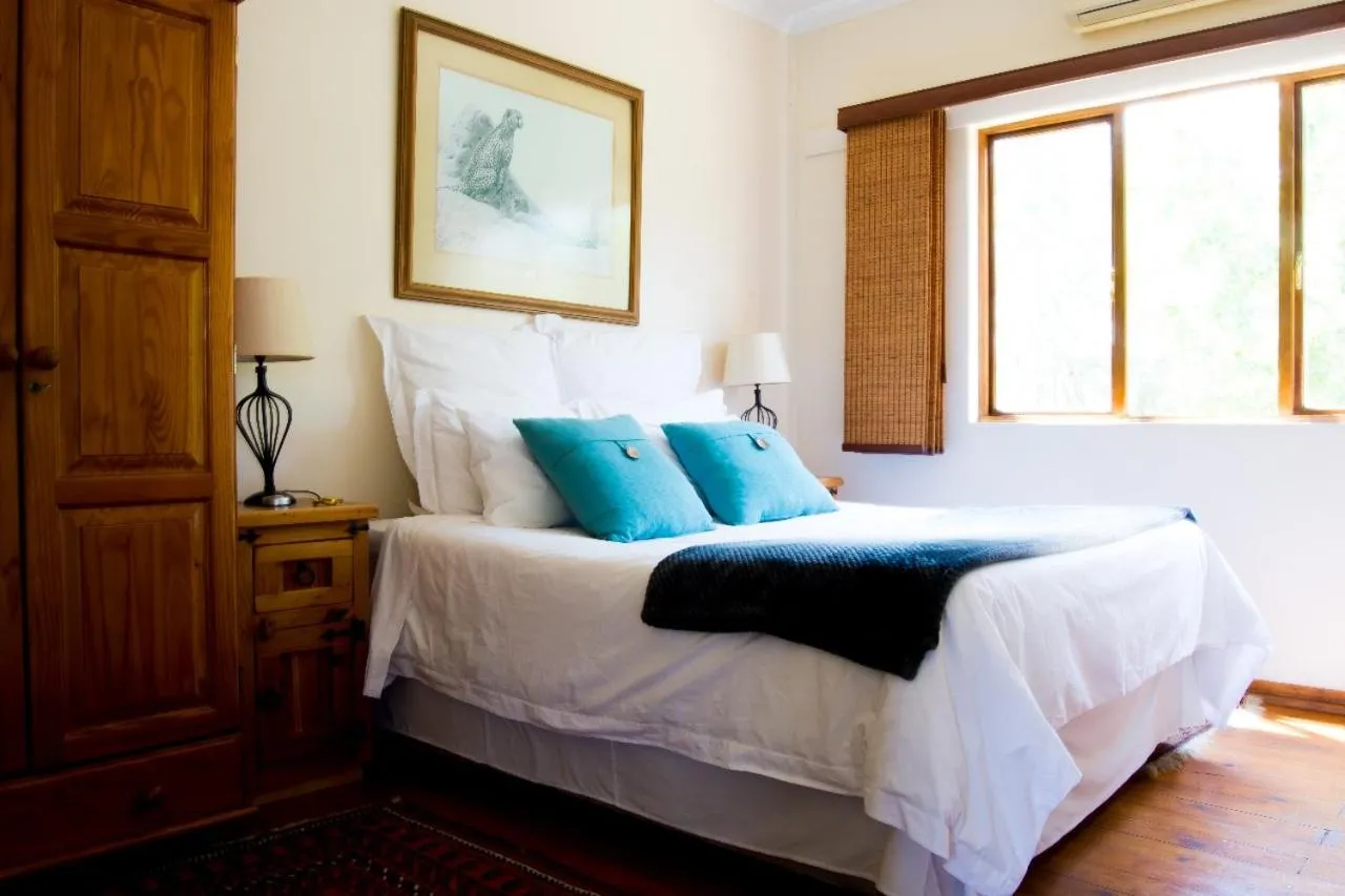 Bed in Cuckoo Ridge Country Retreat