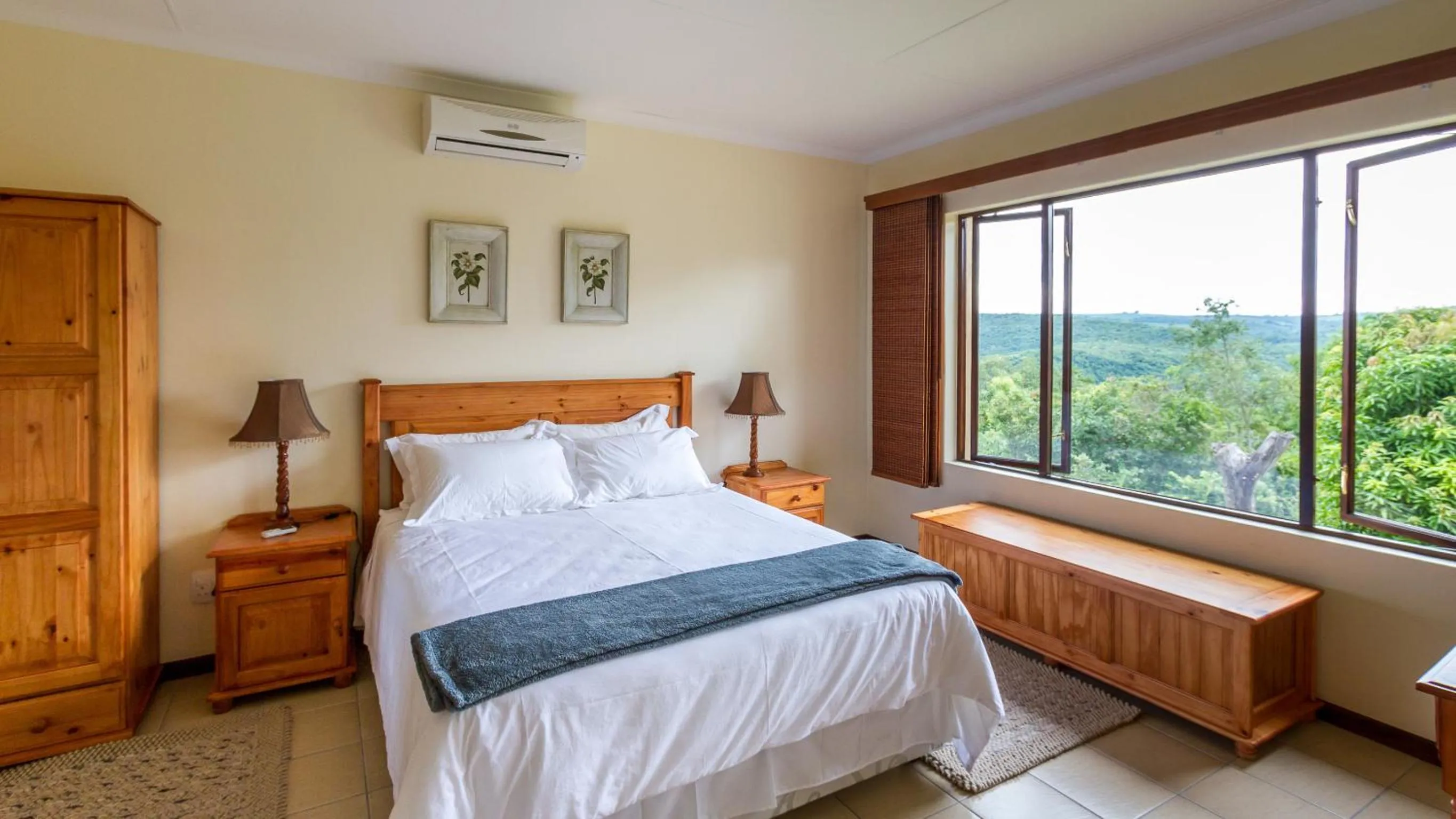 Bedroom, Bed in Cuckoo Ridge Country Retreat