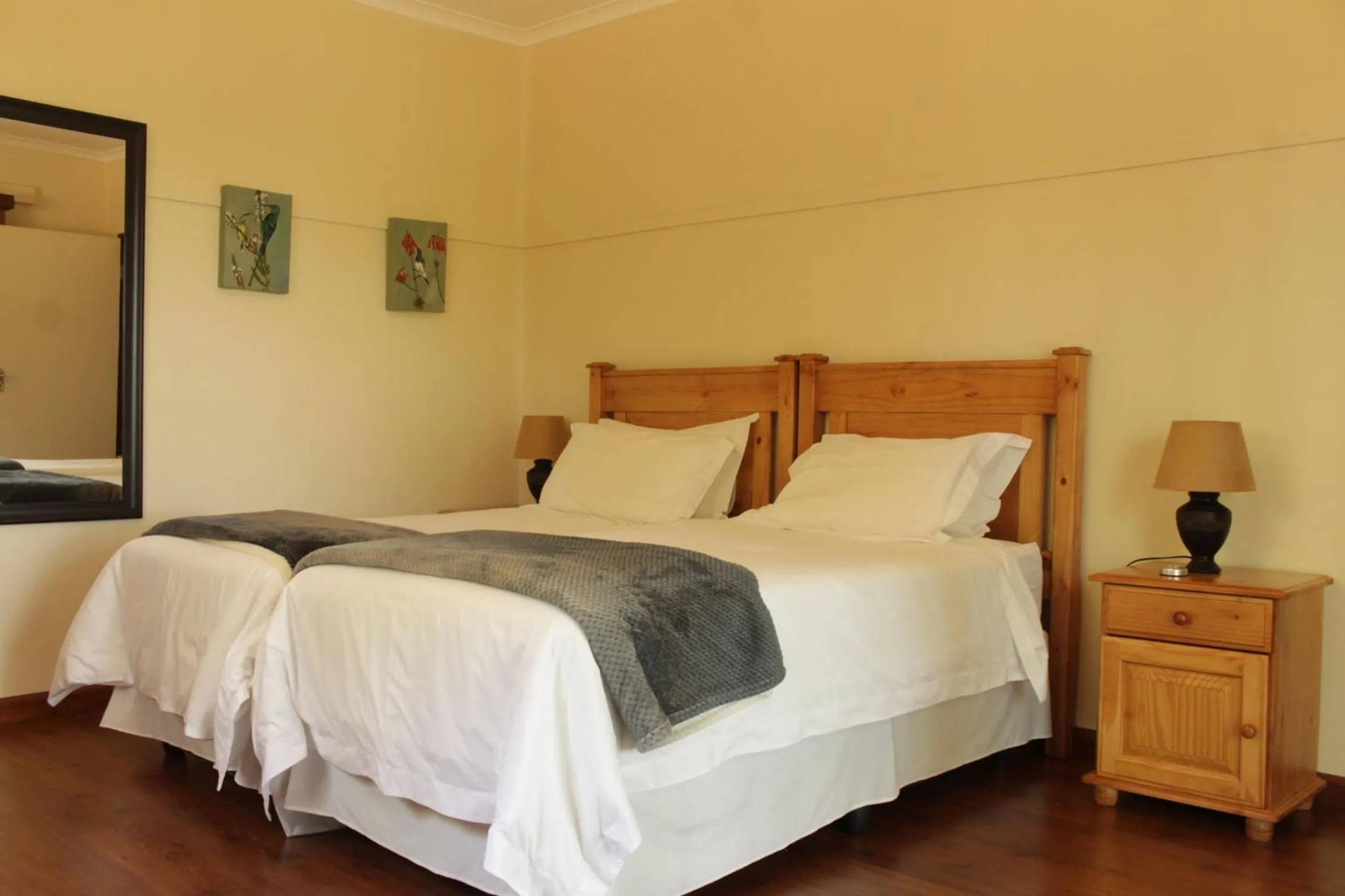 Bed in Cuckoo Ridge Country Retreat