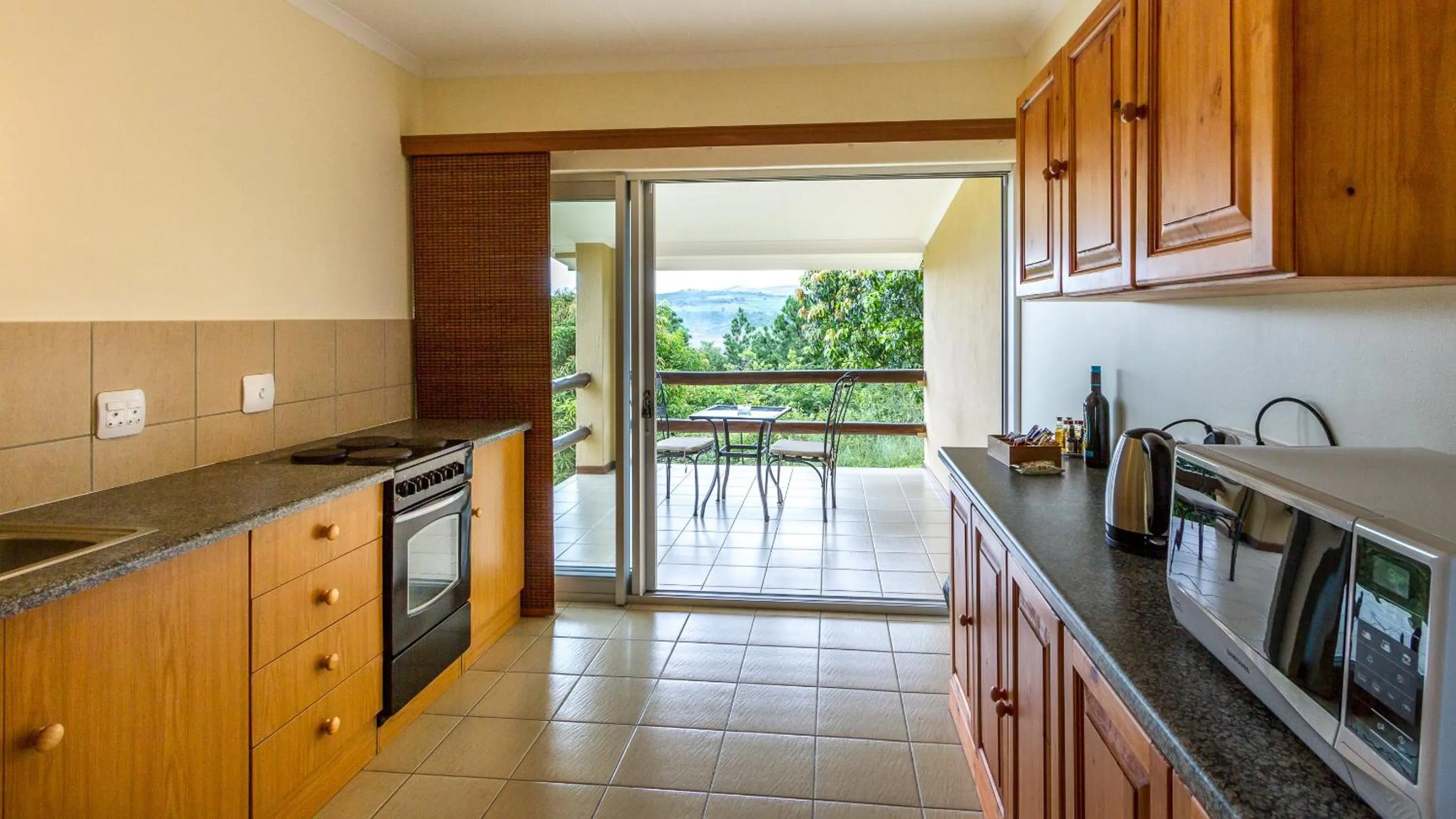 Kitchen or kitchenette in Cuckoo Ridge Country Retreat