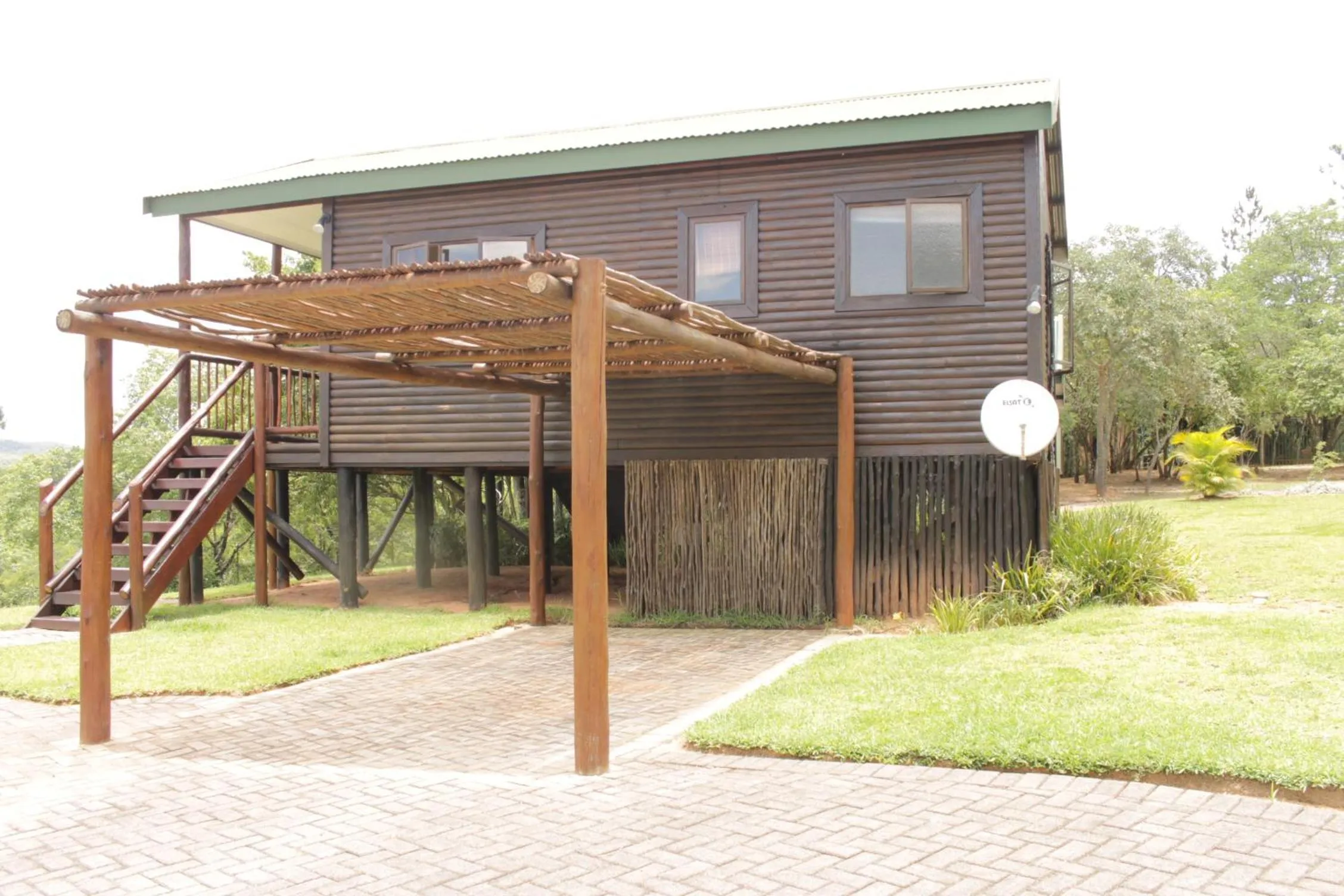 Property building in Cuckoo Ridge Country Retreat