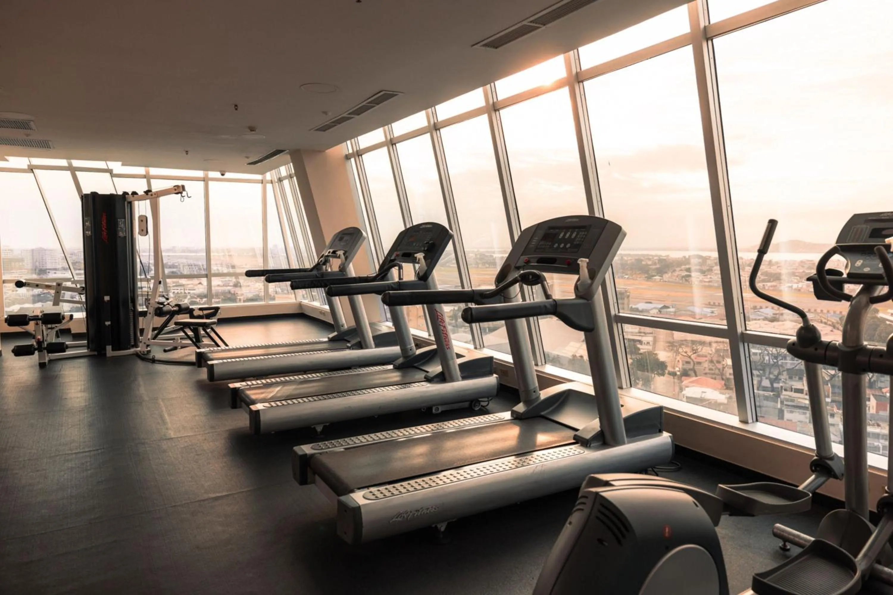 Fitness centre/facilities in Courtyard by Marriott Guayaquil