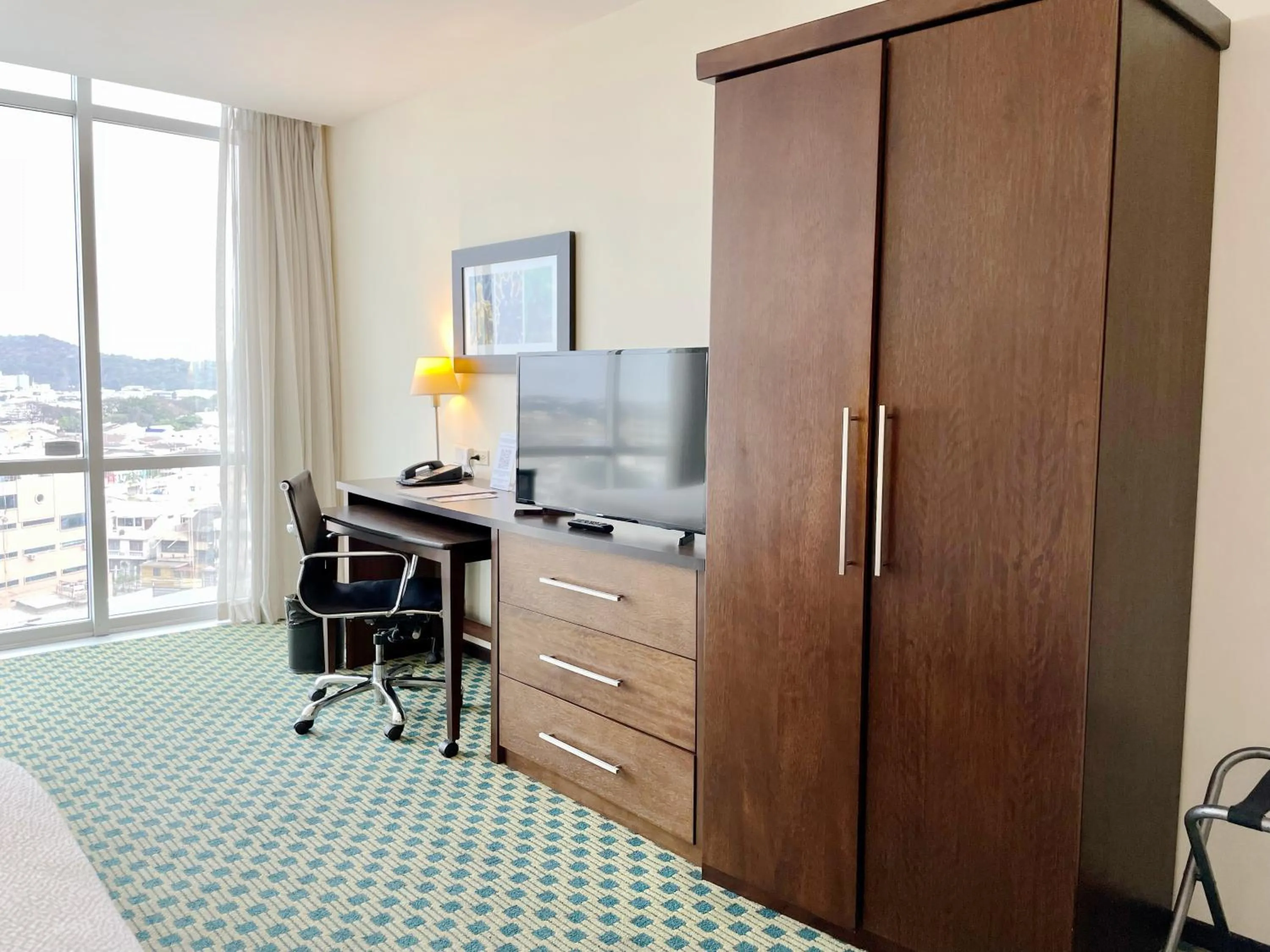 Bedroom in Courtyard by Marriott Guayaquil