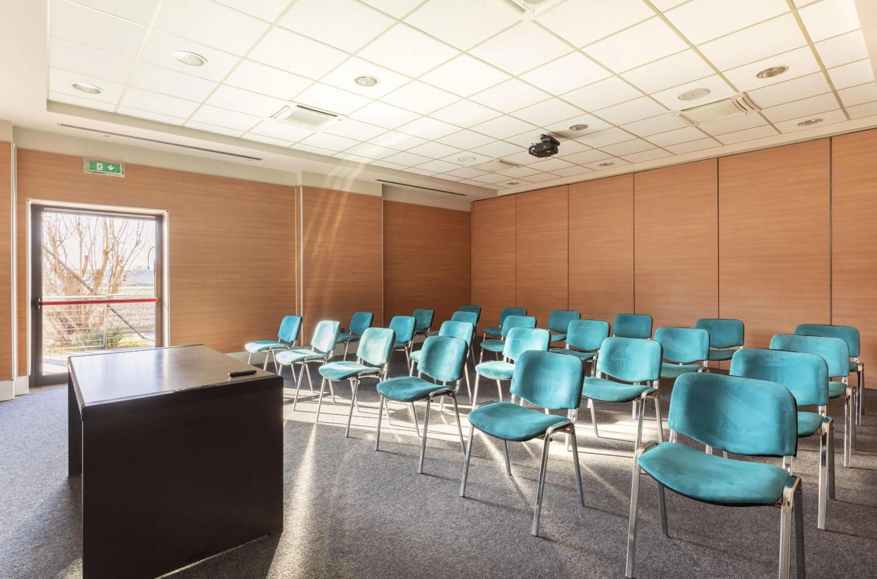 Meeting/conference room in B&B Hotel Cherasco Langhe