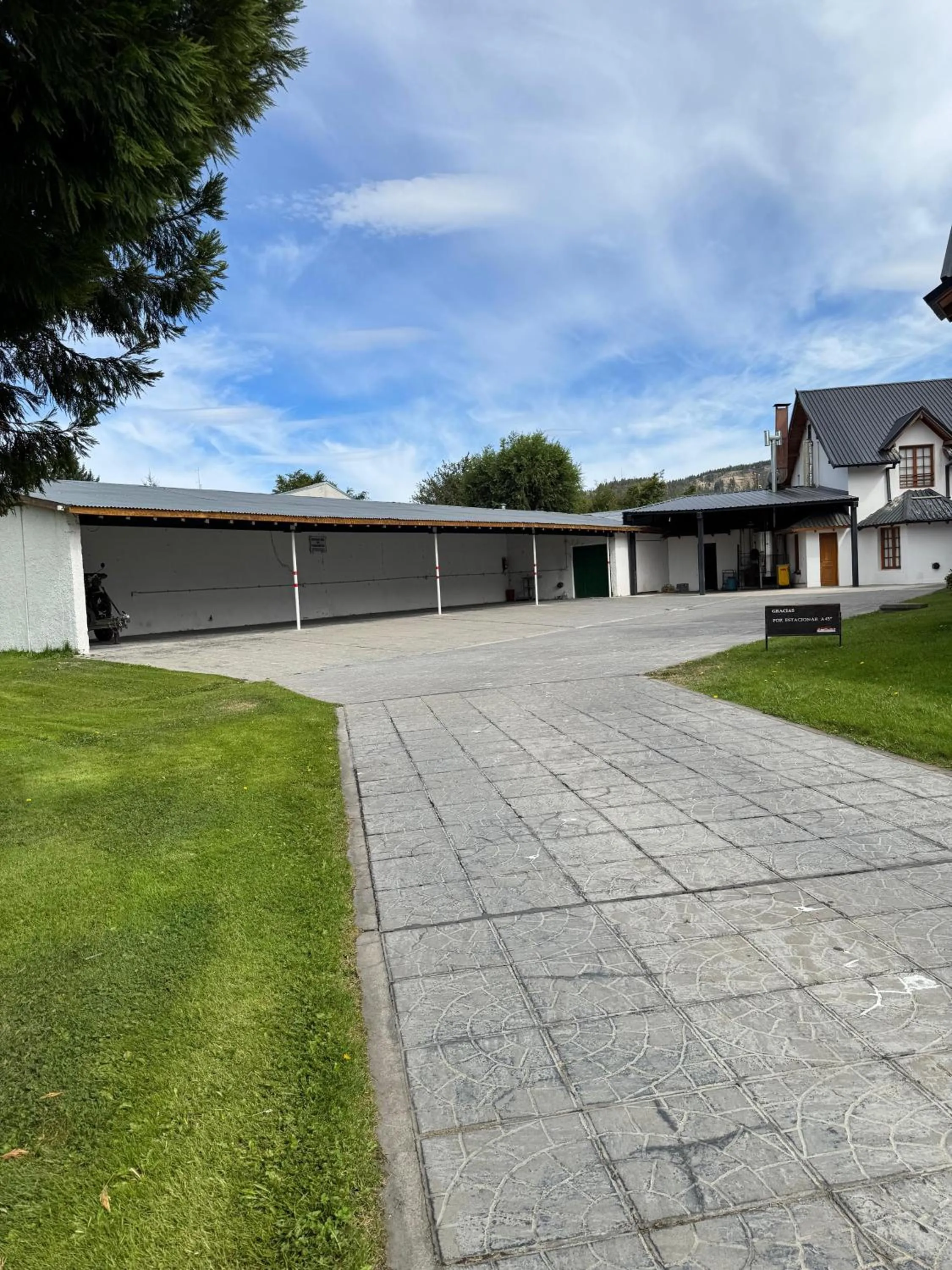 Parking in Hostería Cumbres Blancas