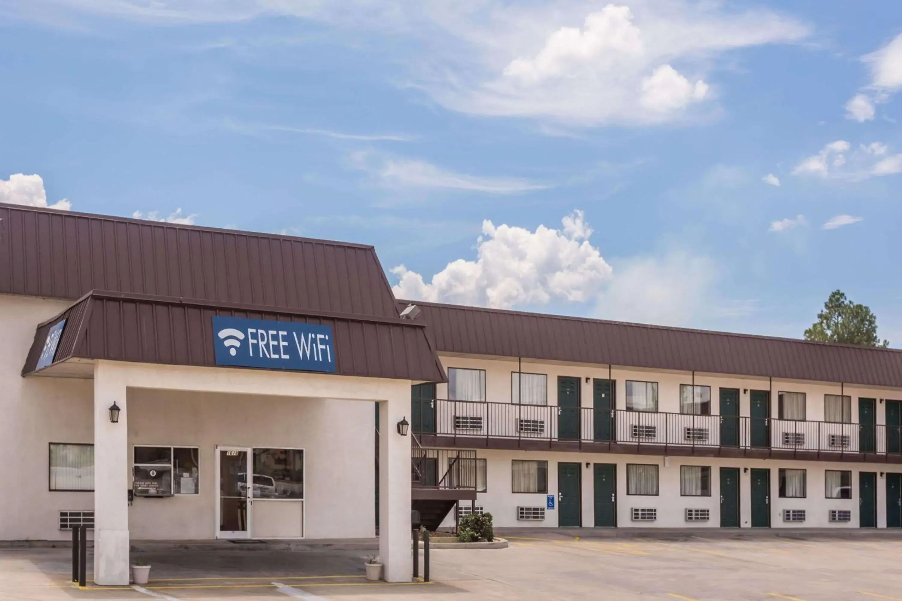 Property building in Travelodge by Wyndham Cordele Property building in Travelodge by Wyndham Cordele