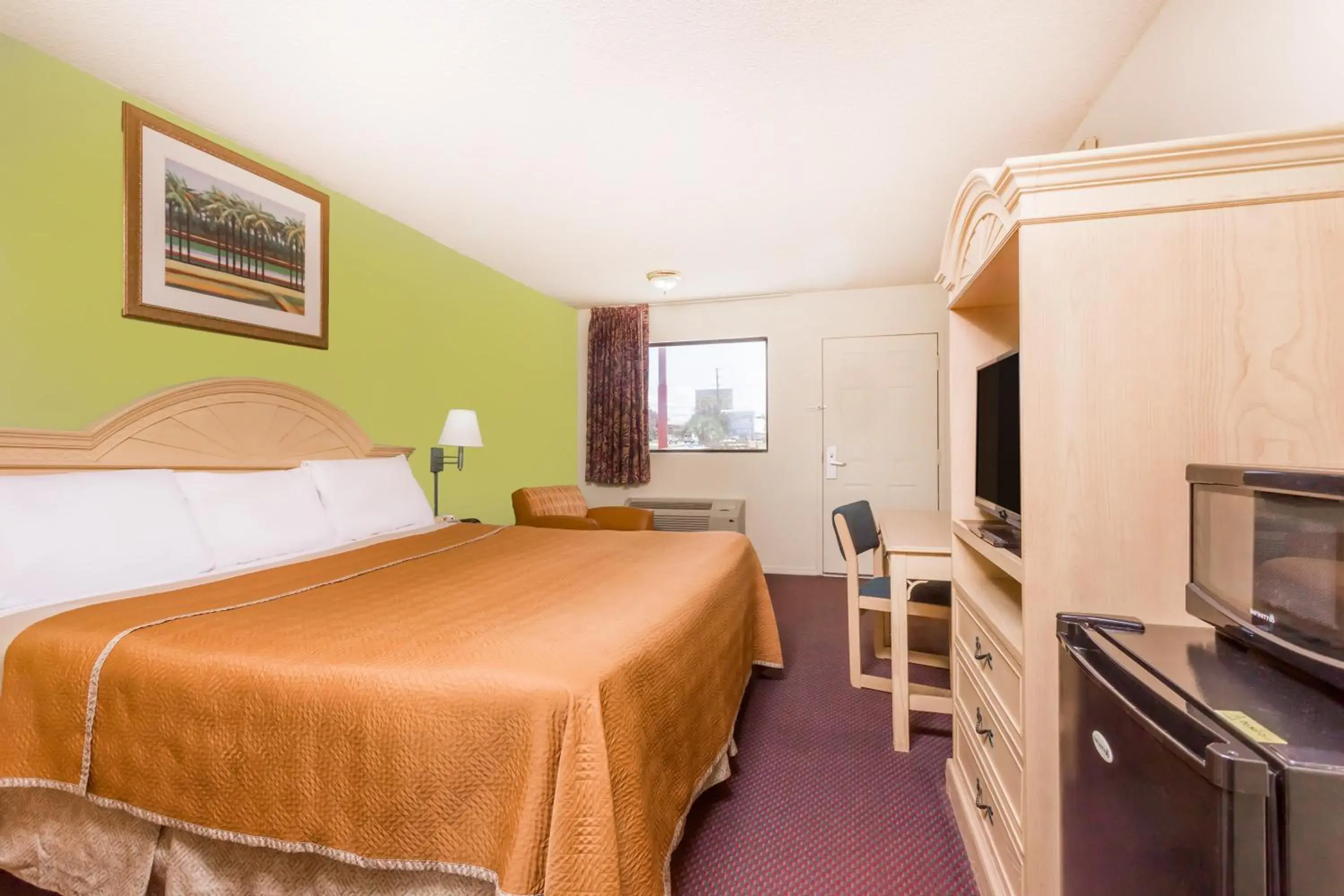 King Room -Smoking in Travelodge by Wyndham Cordele King Room -Smoking in Travelodge by Wyndham Cordele