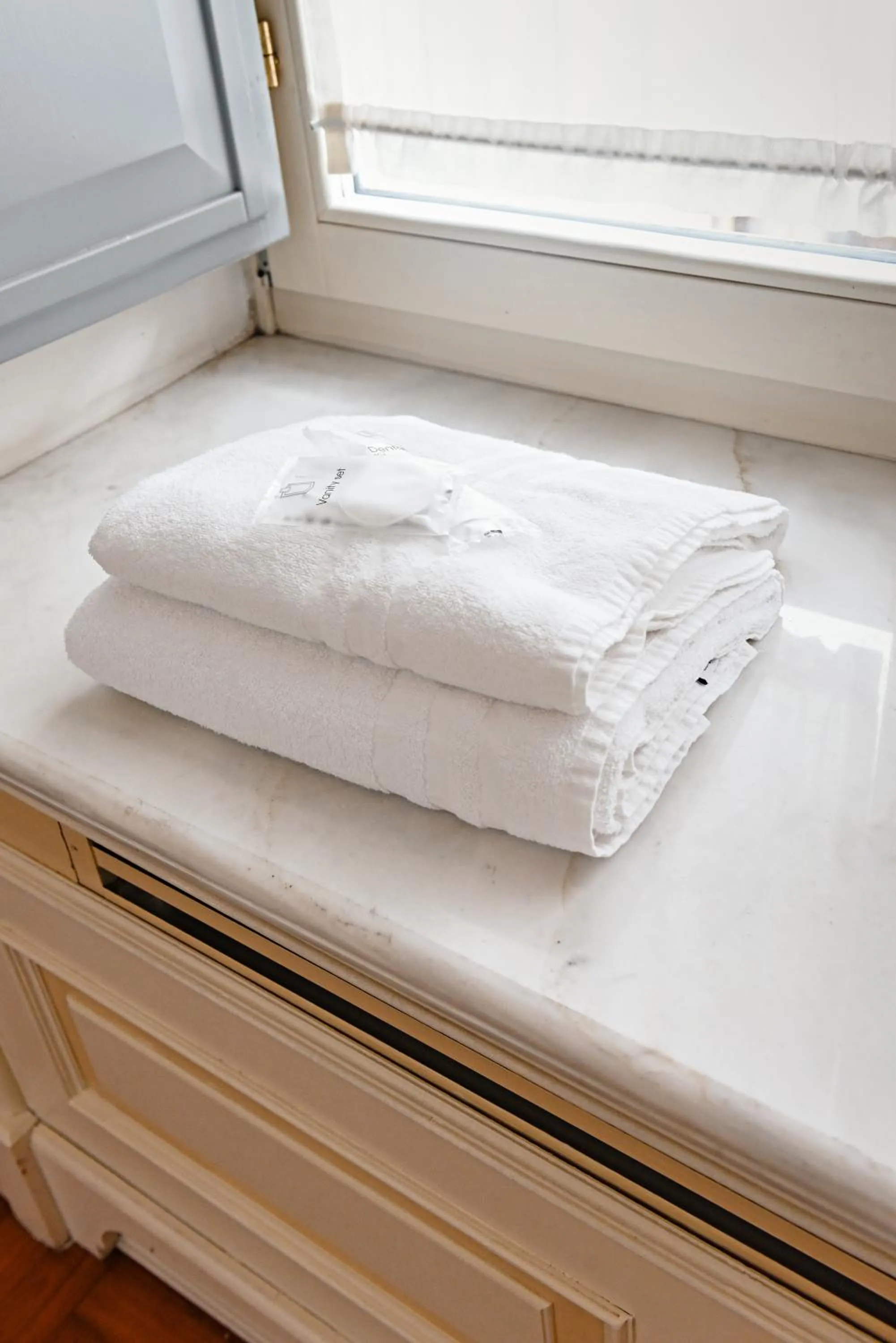 towels, Bed in Al centro Luxury Home