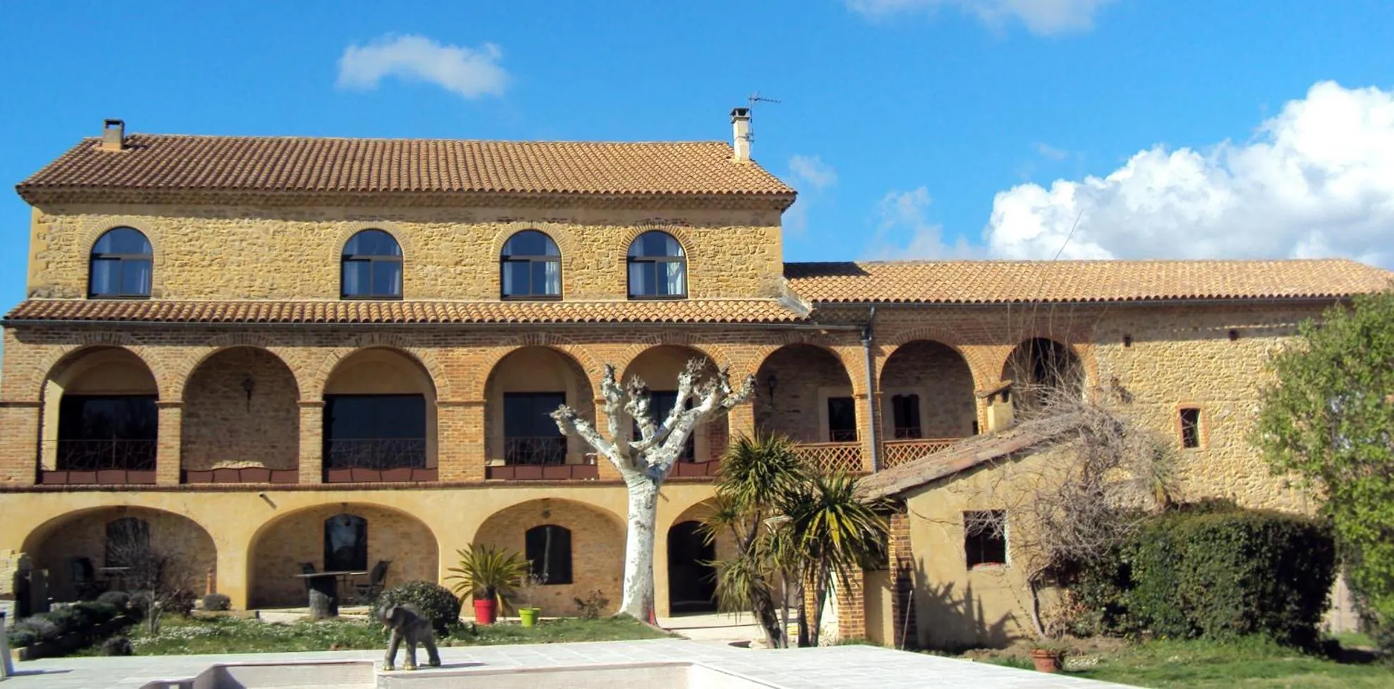 Facade/entrance in Mas d'Asvin & Spa