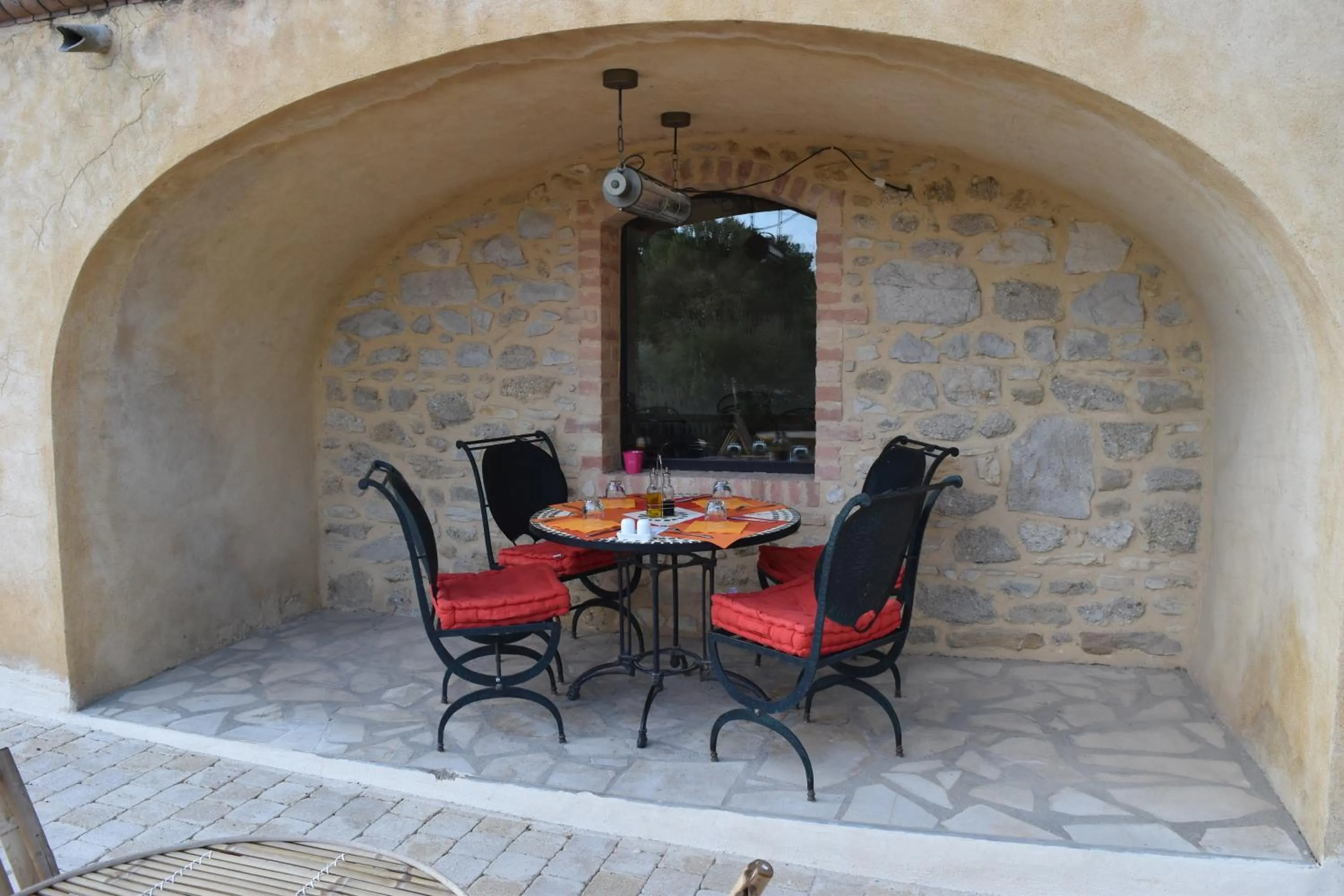 Restaurant/places to eat in Mas d'Asvin & Spa