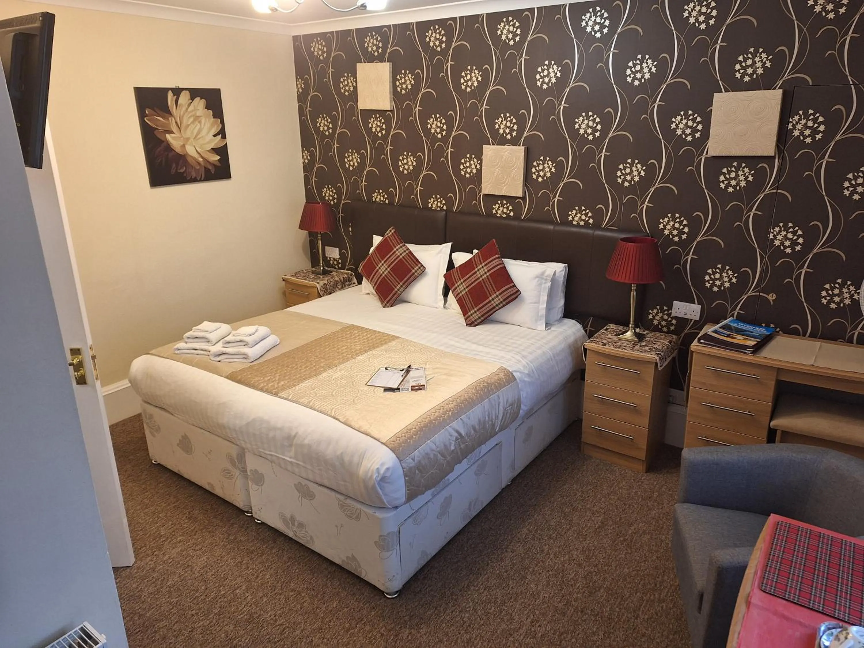 Photo of the whole room, Bed in Torridon Guest House