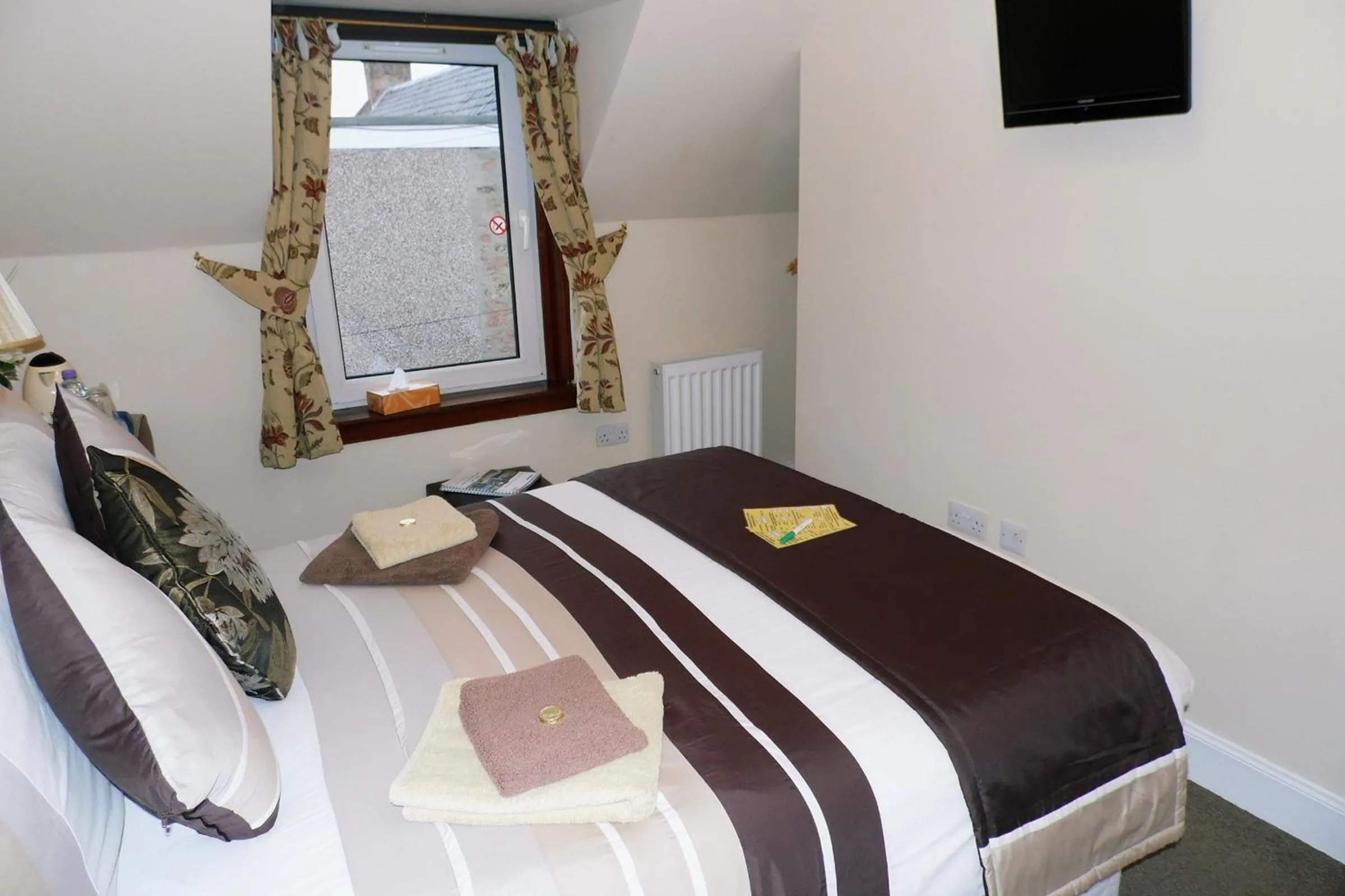 Bedroom, Bed in Torridon Guest House