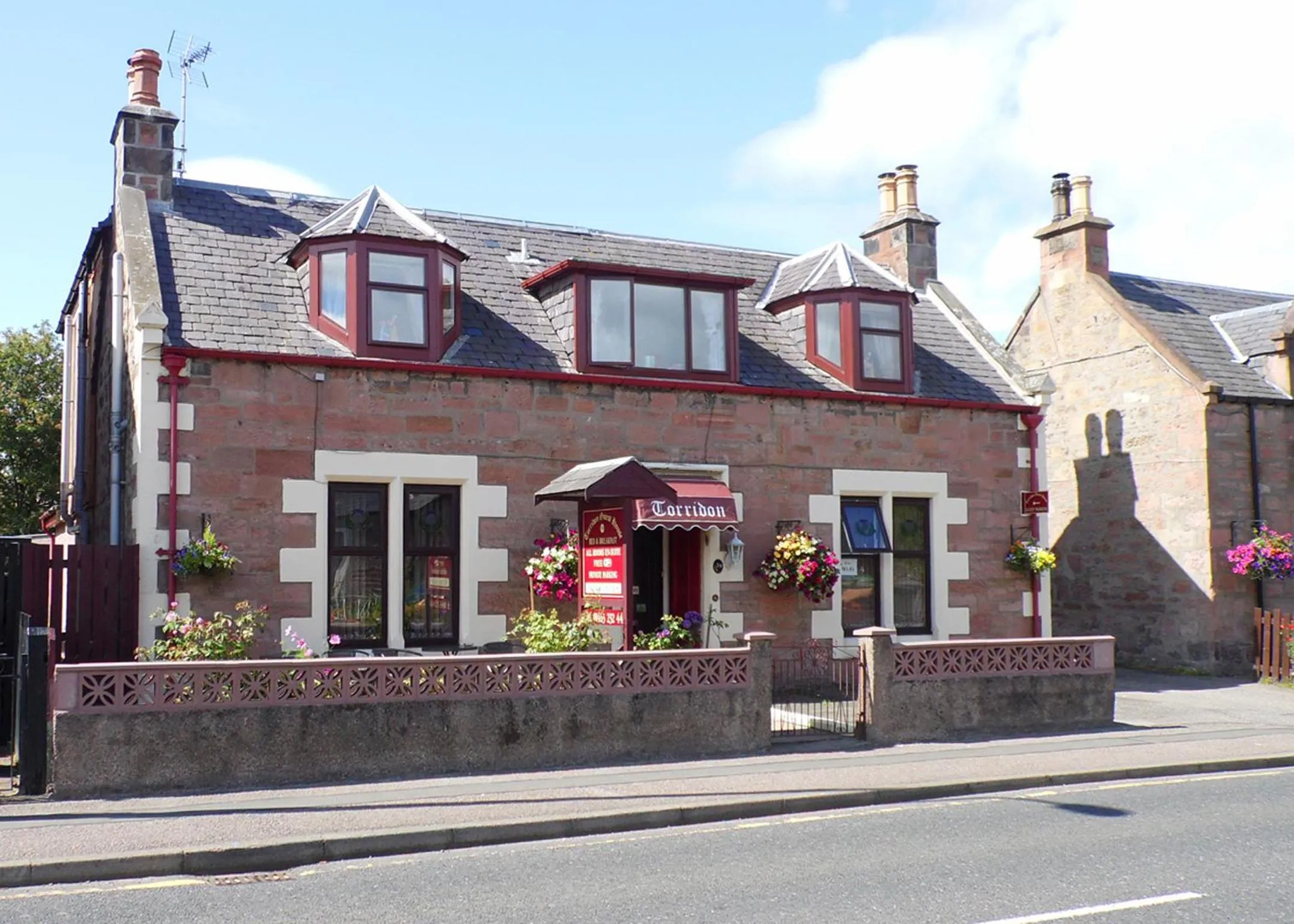 Facade/entrance in Torridon Guest House