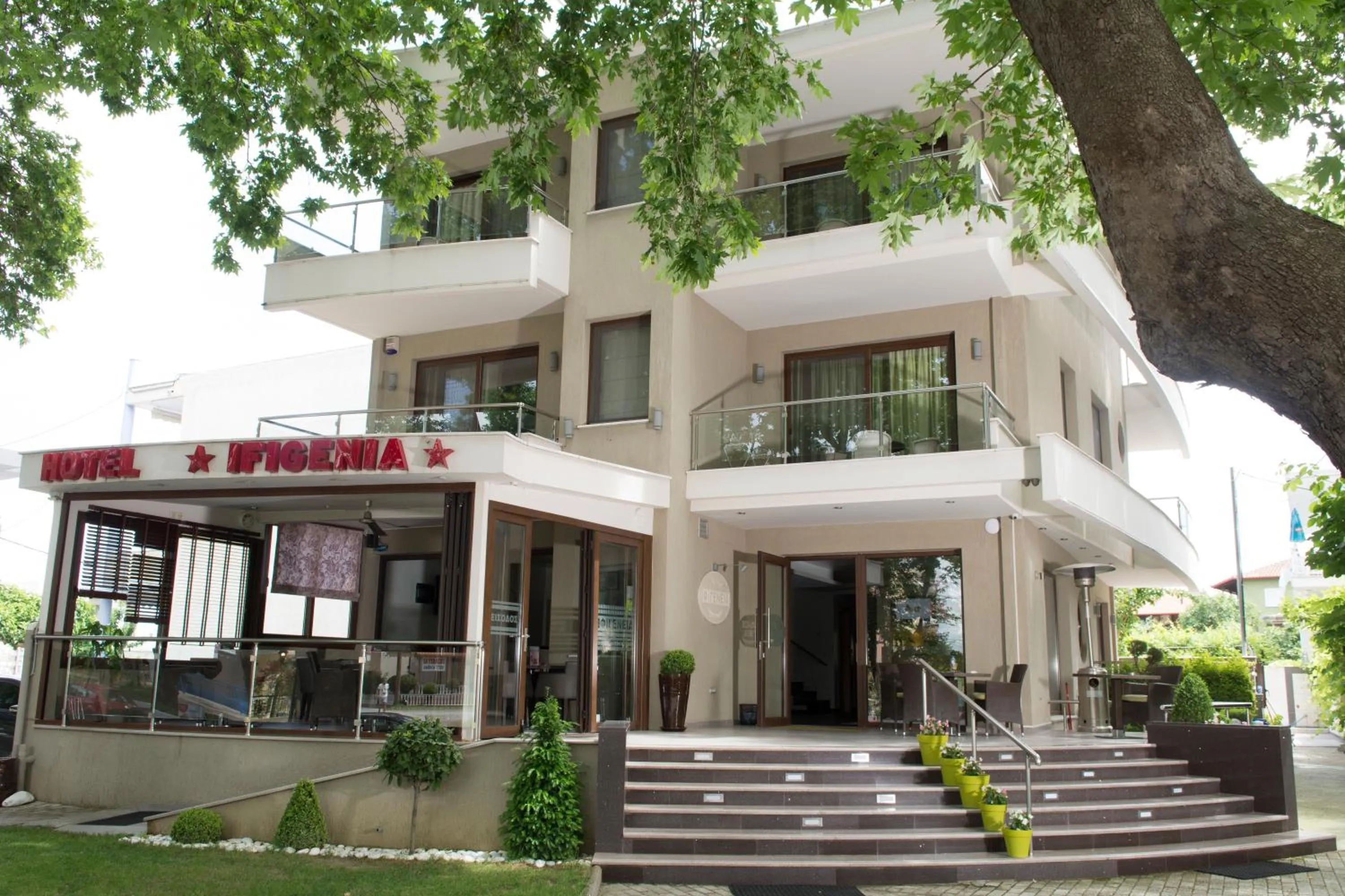 Facade/entrance in Hotel Ifigenia