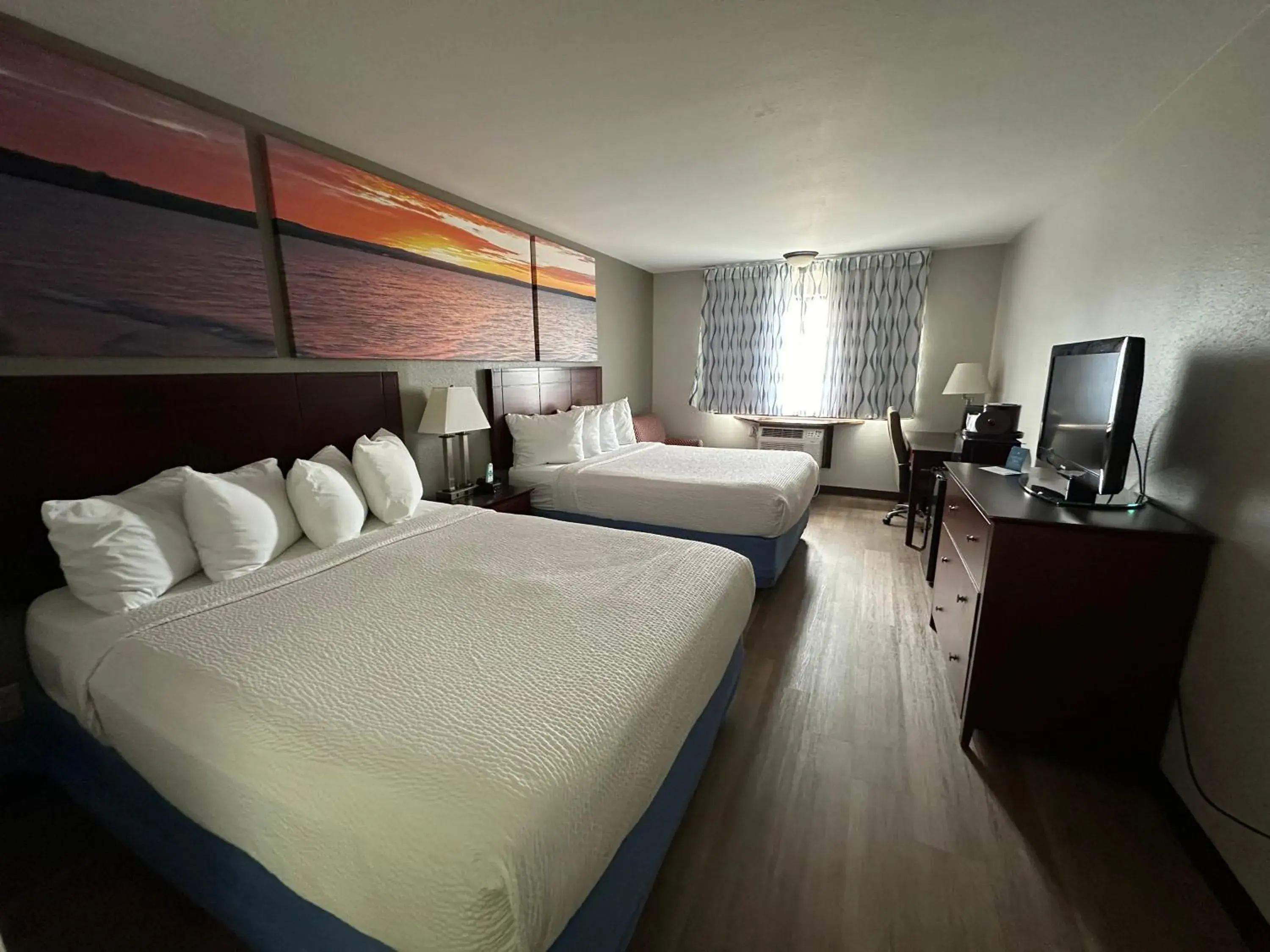 Bed in Days Inn & Suites by Wyndham Stevens Point Bed in Days Inn & Suites by Wyndham Stevens Point