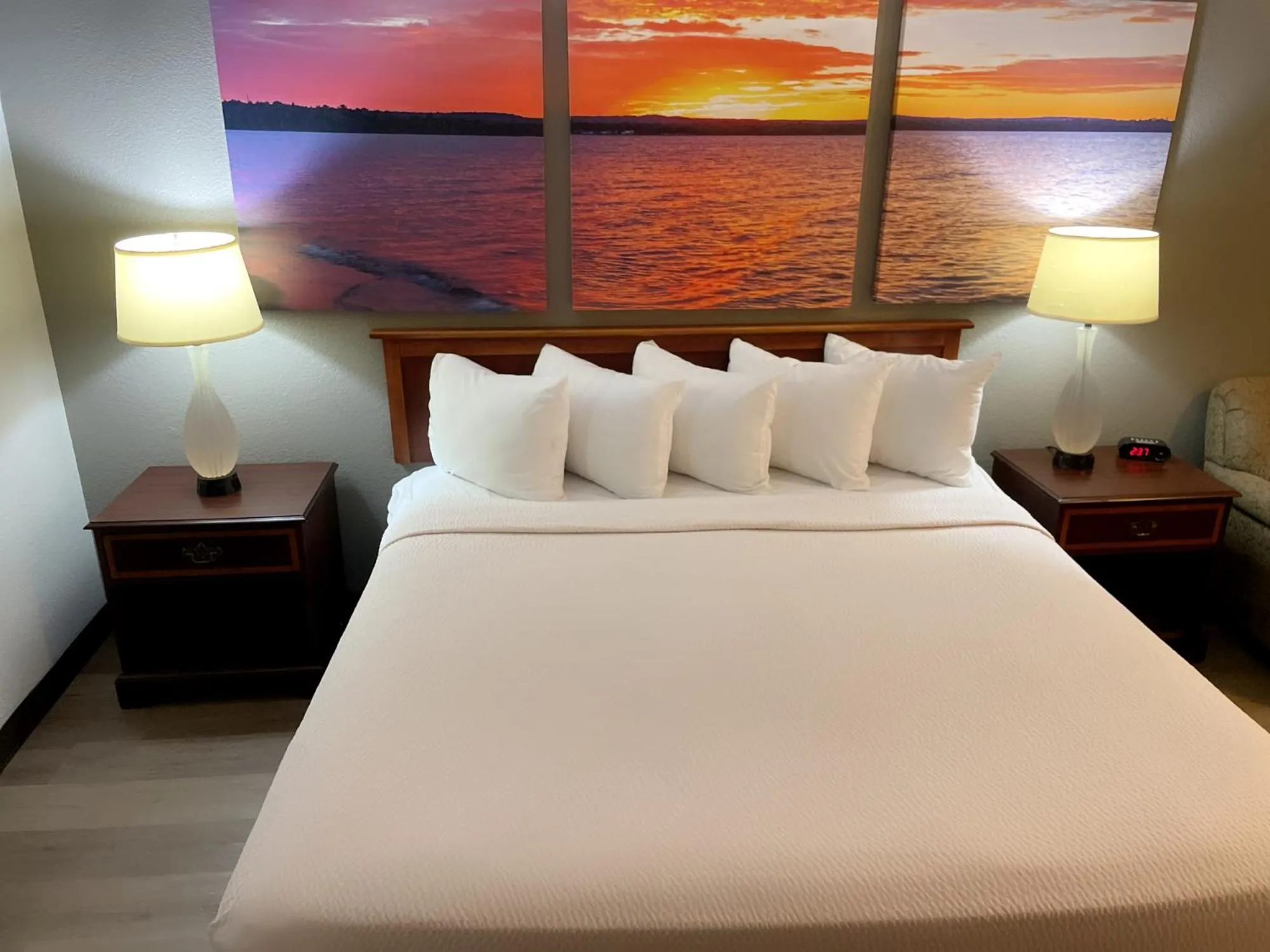 Bed in Days Inn & Suites by Wyndham Stevens Point