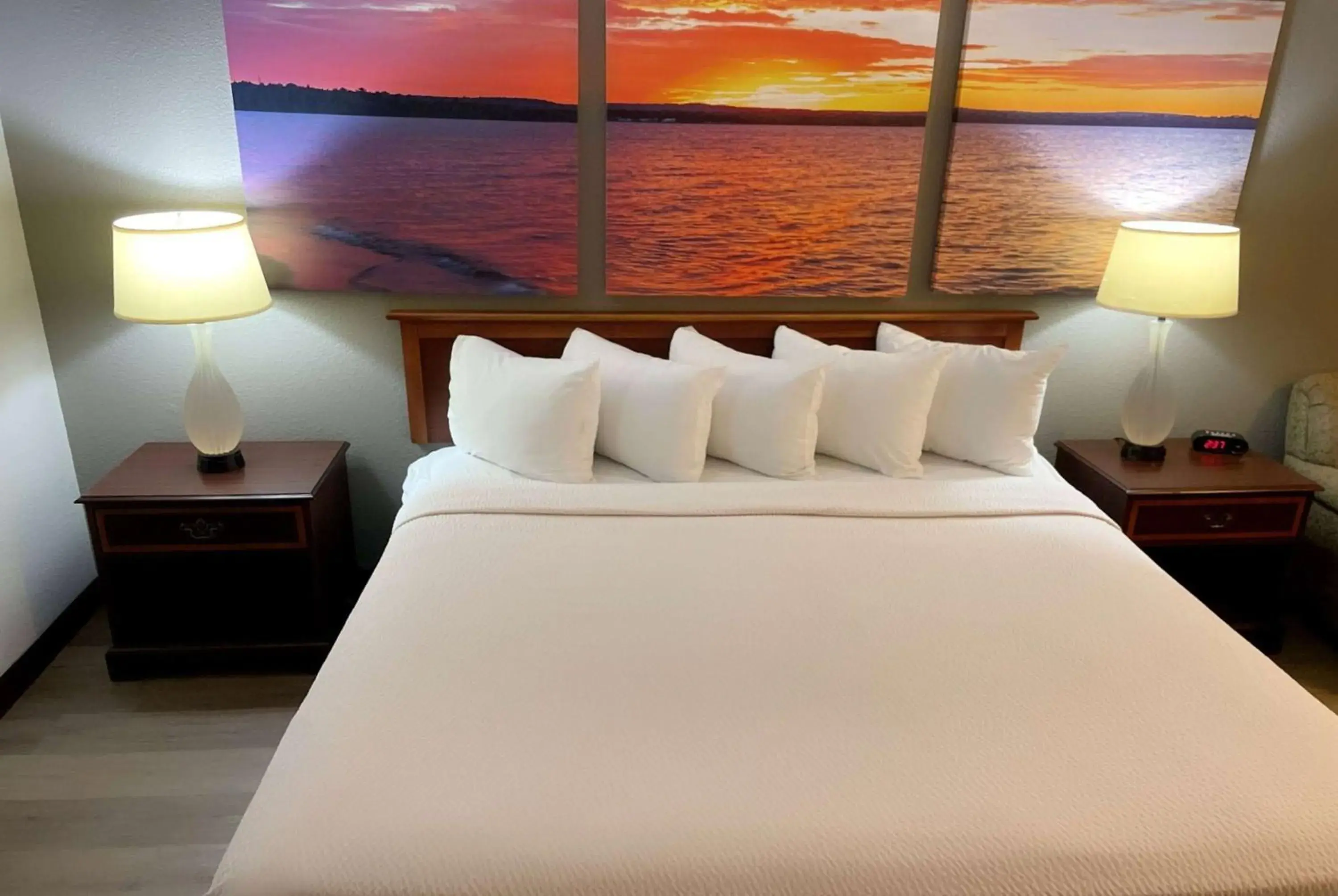 Photo of the whole room, Bed in Days Inn & Suites by Wyndham Stevens Point Photo of the whole room, Bed in Days Inn & Suites by Wyndham Stevens Point