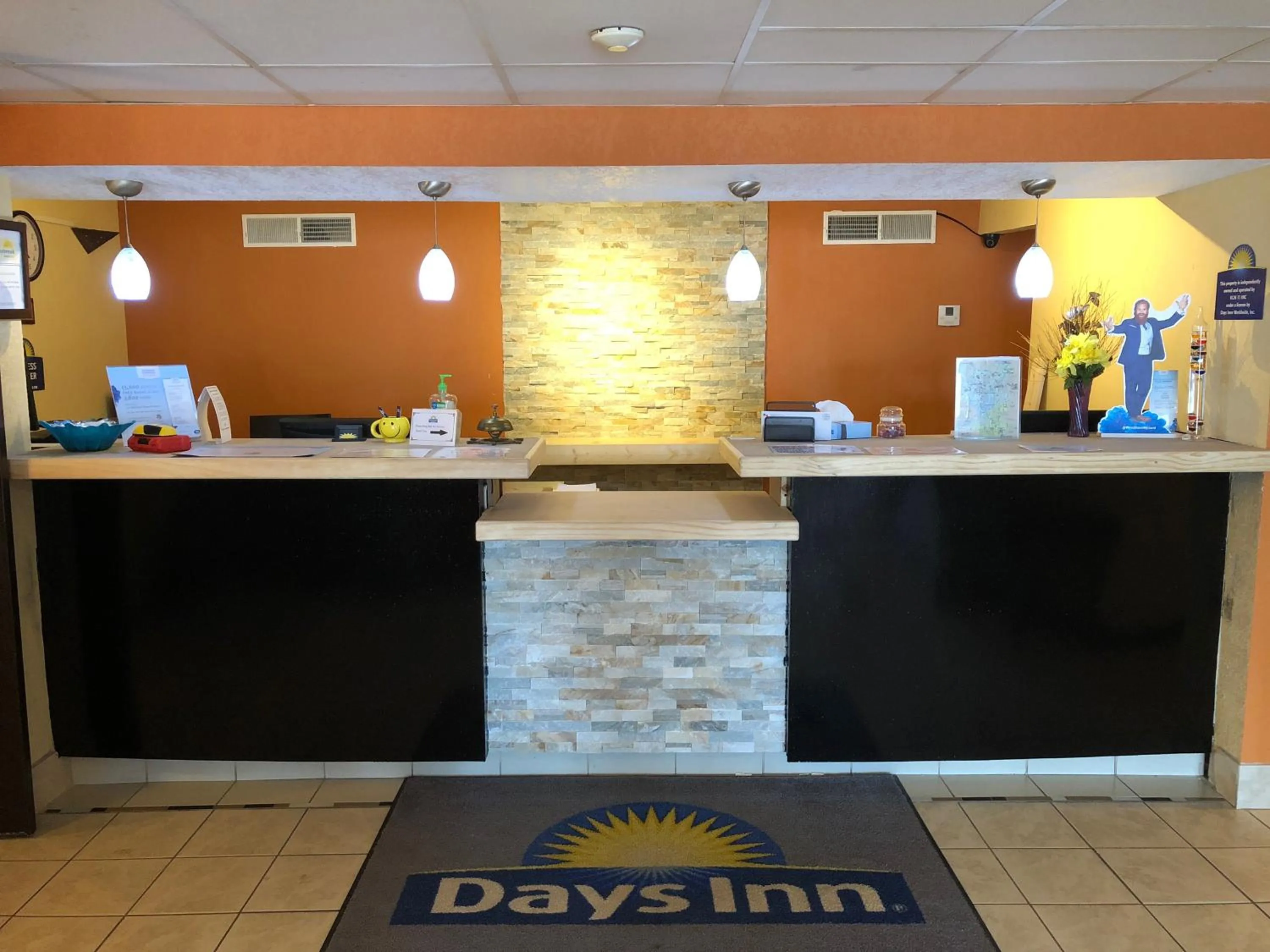 Days Inn & Suites by Wyndham Stevens Point