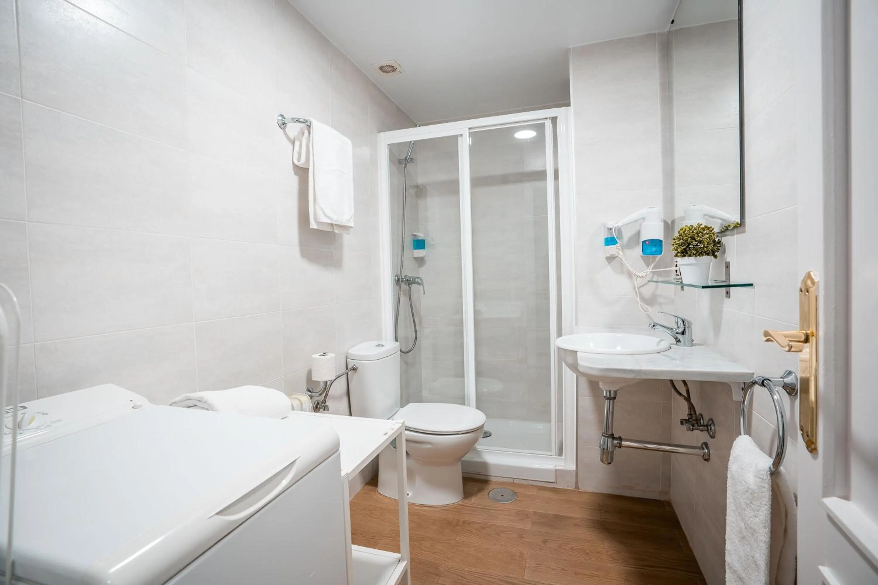 Shower in Apartamento cerca de la Alhambra y el Albaicín QH Granada Centro