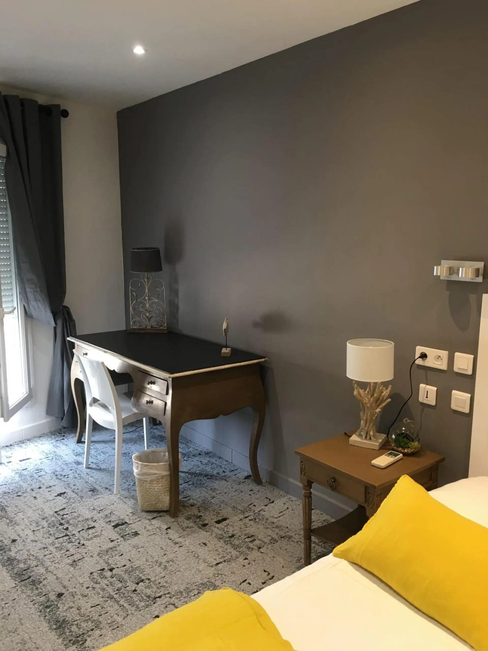 Bed in Hôtel Le Mistral