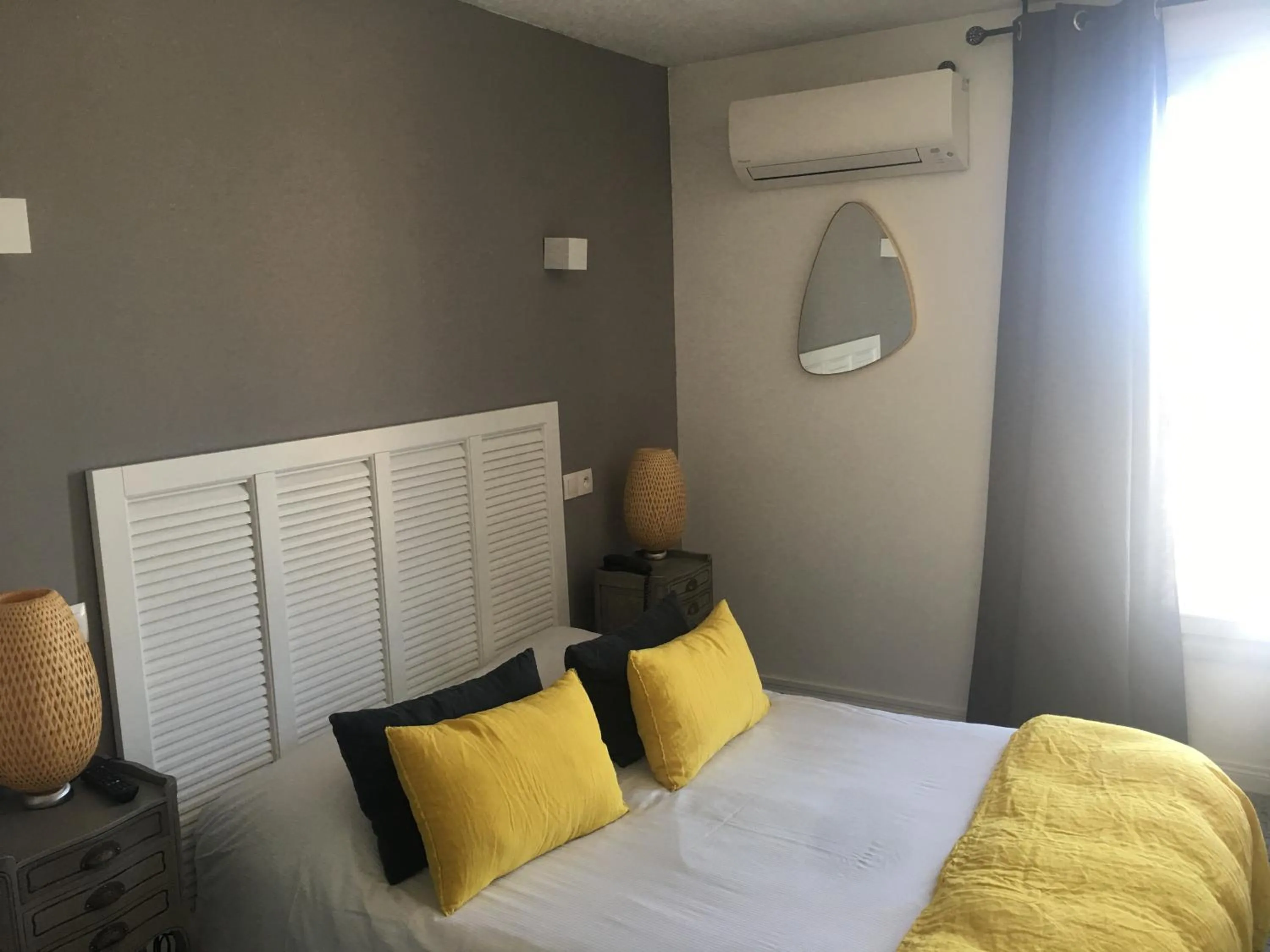 Bed in Hôtel Le Mistral