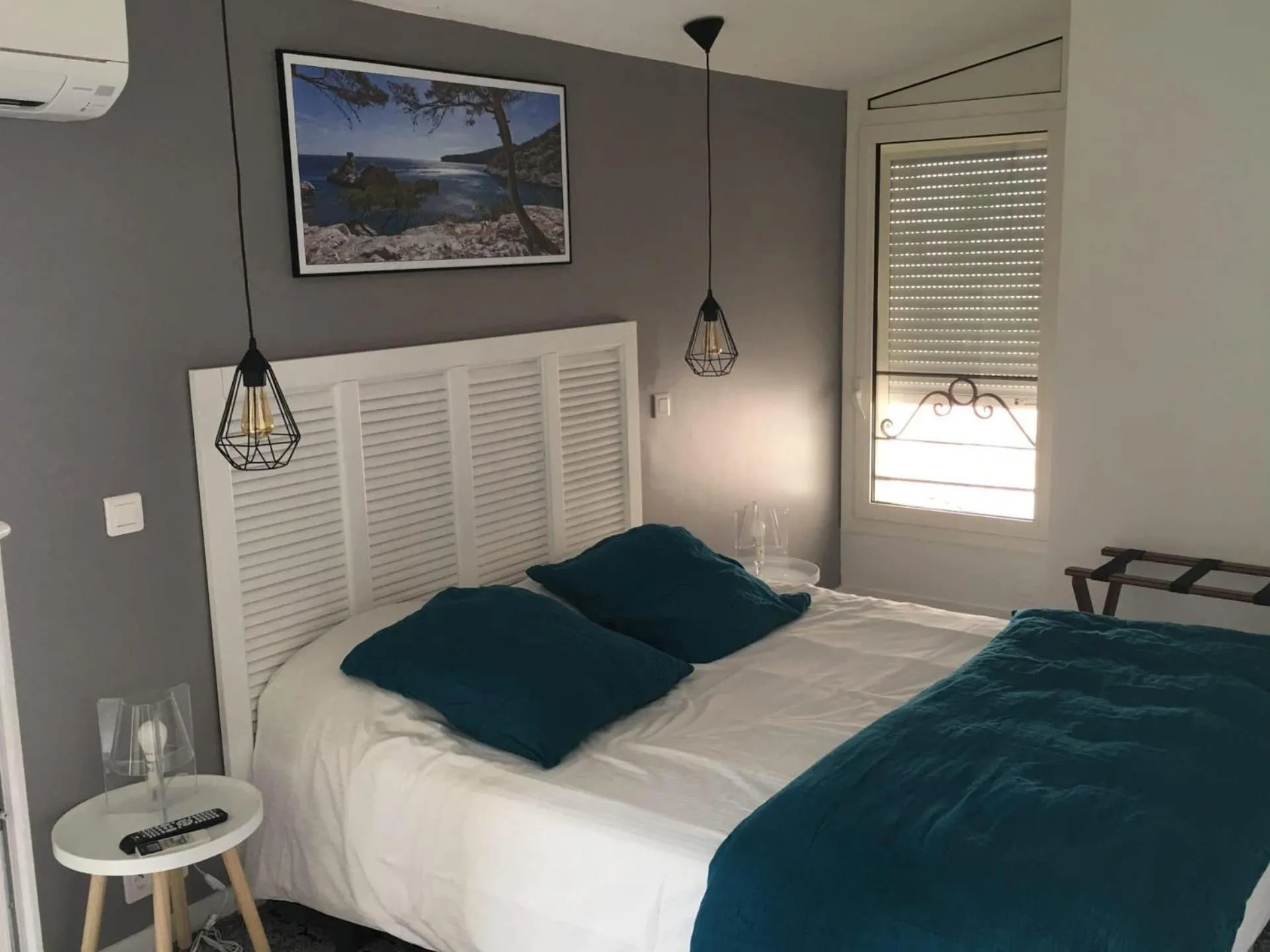 Bed in Hôtel Le Mistral