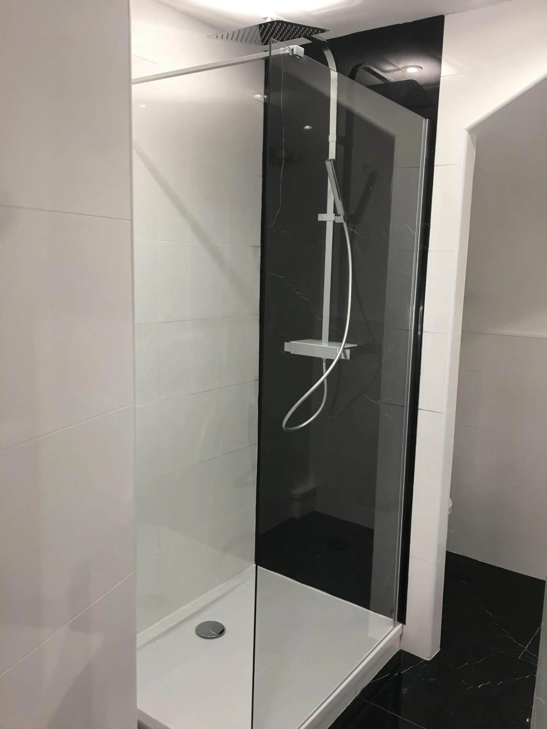 Bathroom in Hôtel Le Mistral