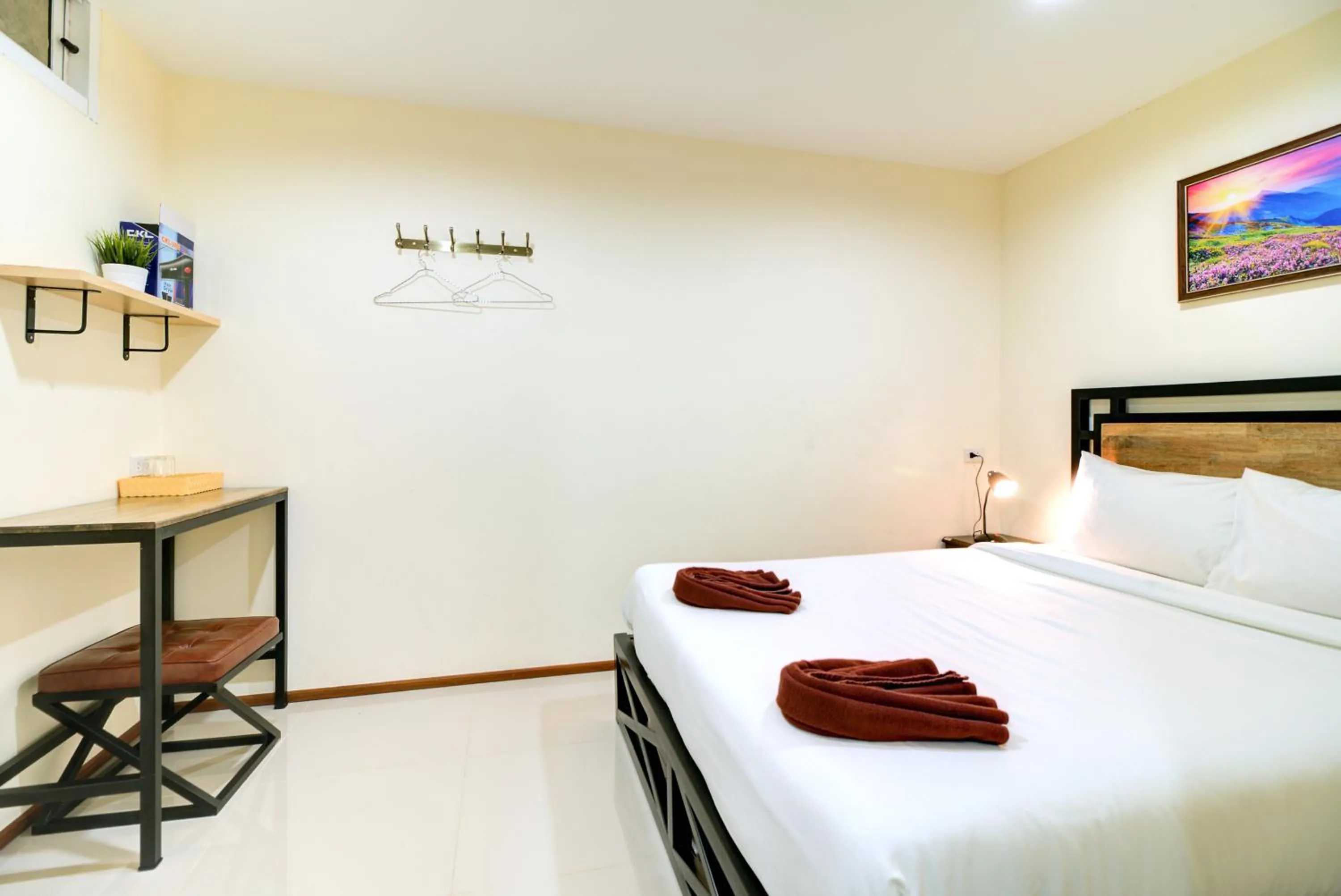Photo of the whole room, Bed in Red Pin Inn 好运旅馆
