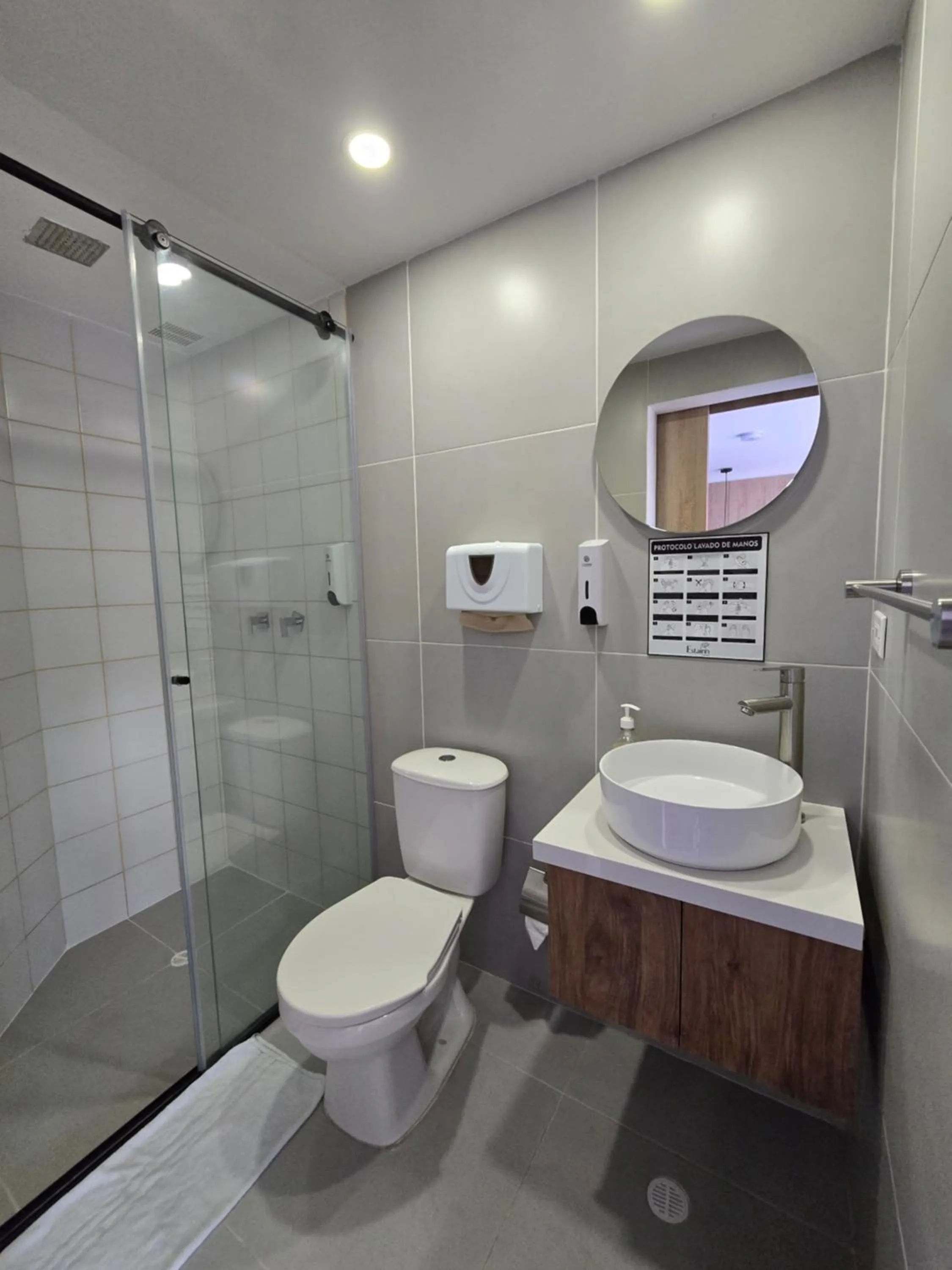 Shower in Estainn Hotel Coworking