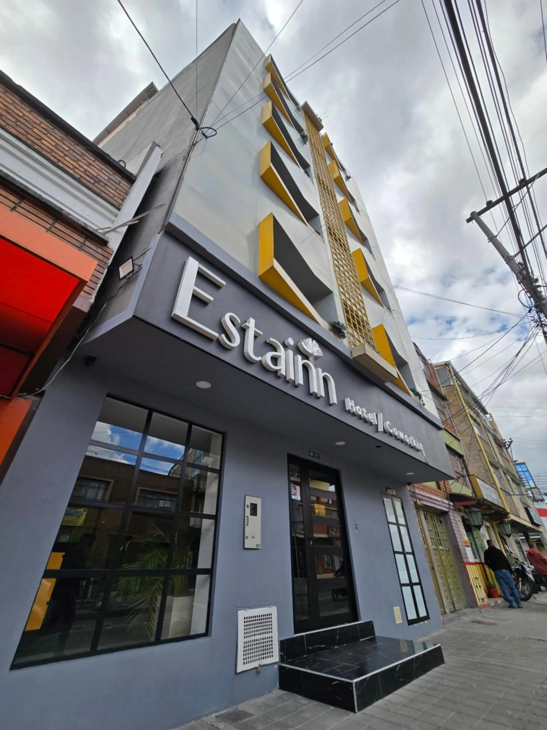 Property building in Estainn Hotel Coworking