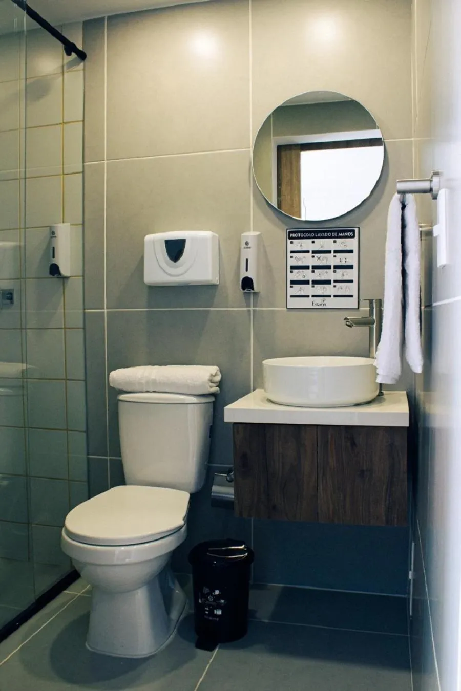 Shower in Estainn Hotel Coworking