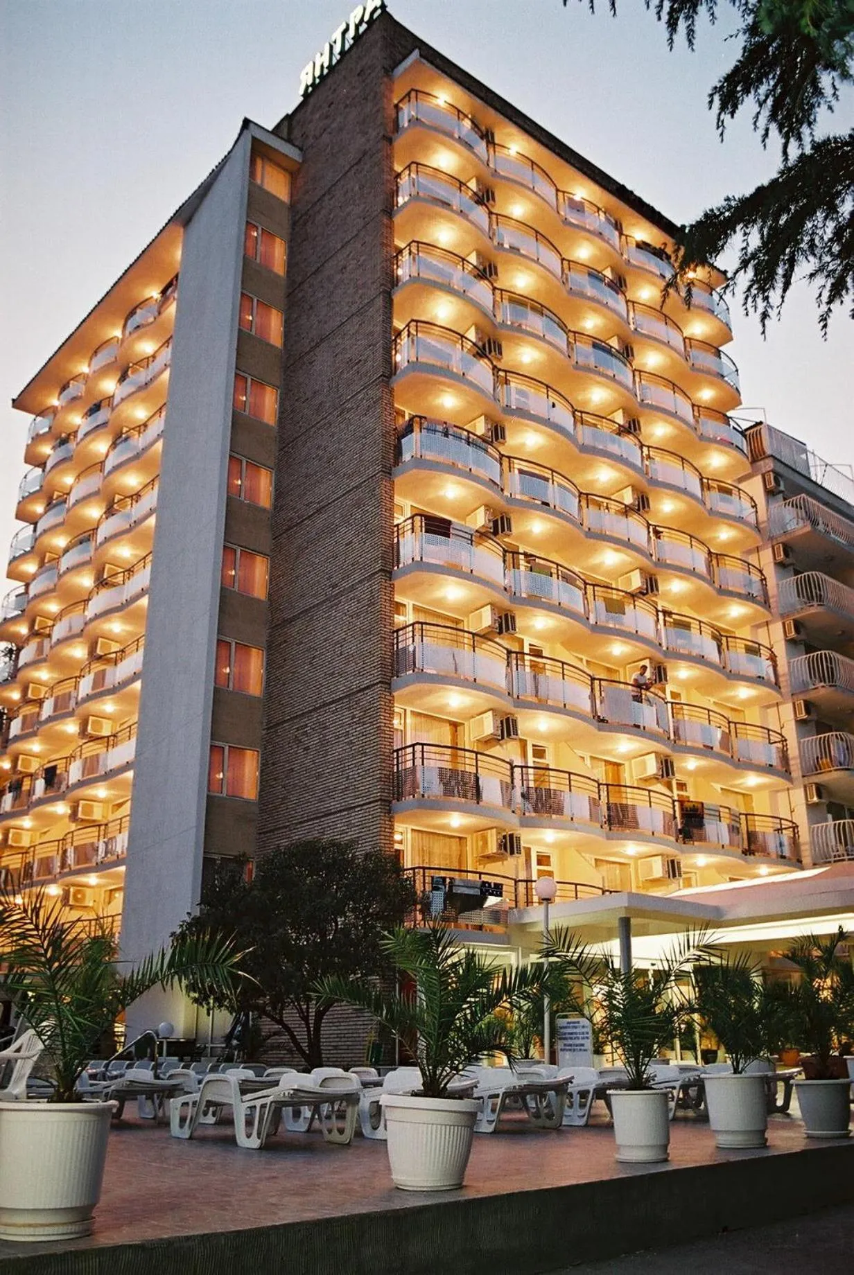 Facade/entrance in Hotel Yantra