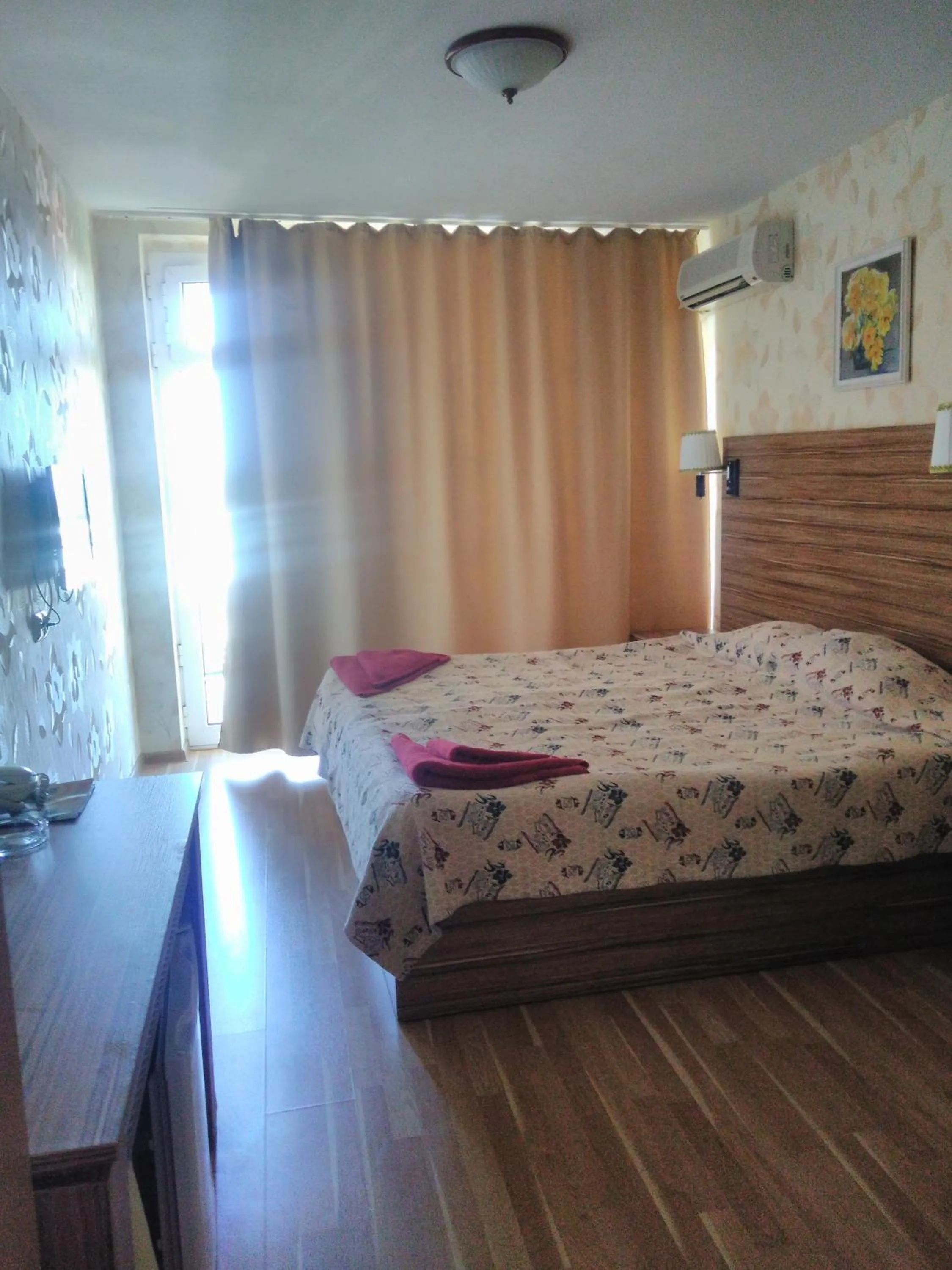 Photo of the whole room, Bed in Hotel Yantra