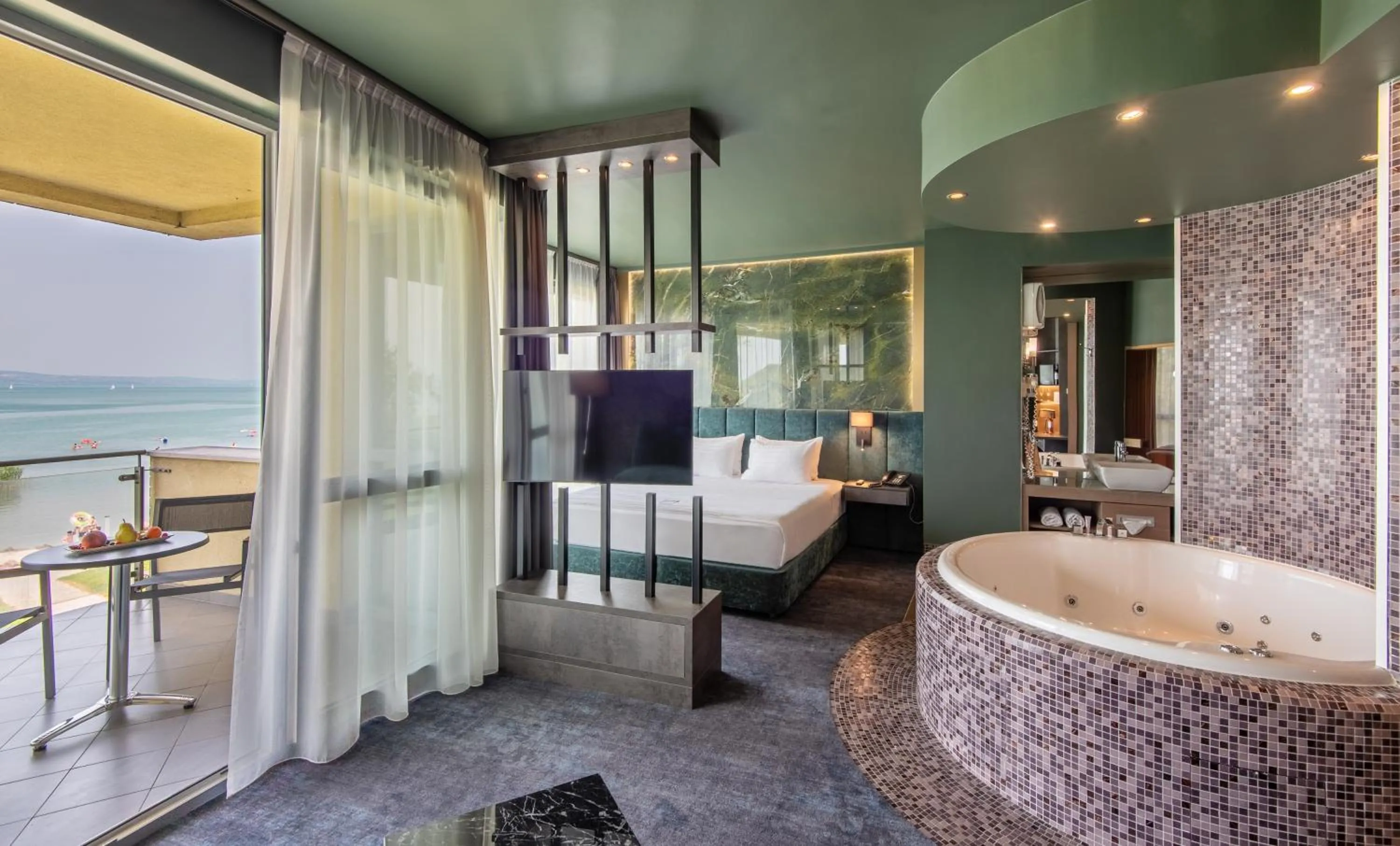 Bed in Hotel Azur Premium