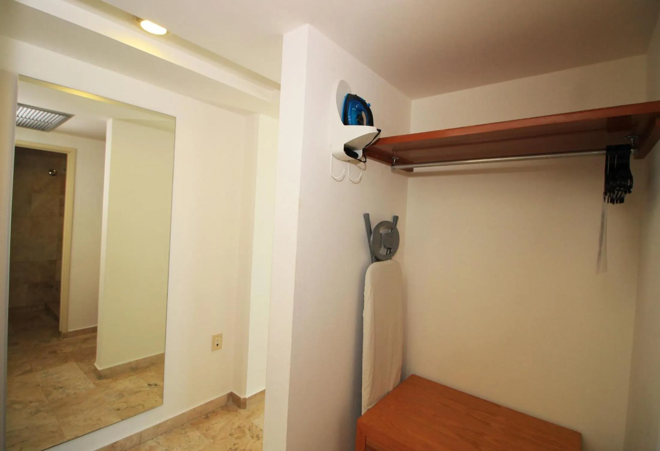 wardrobe in Rivoli Select Hotel