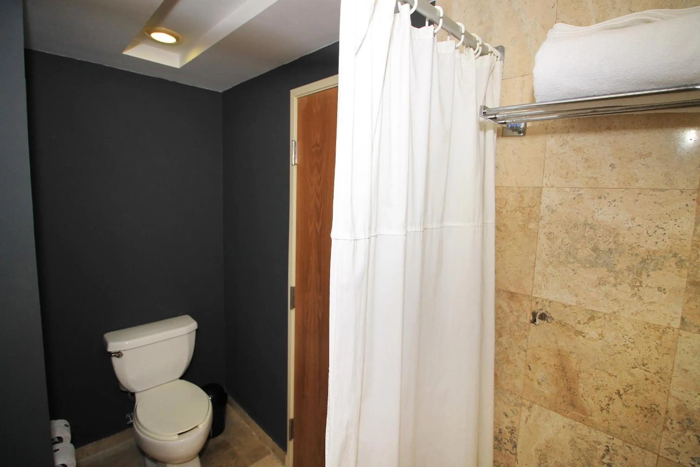 Bathroom in Rivoli Select Hotel