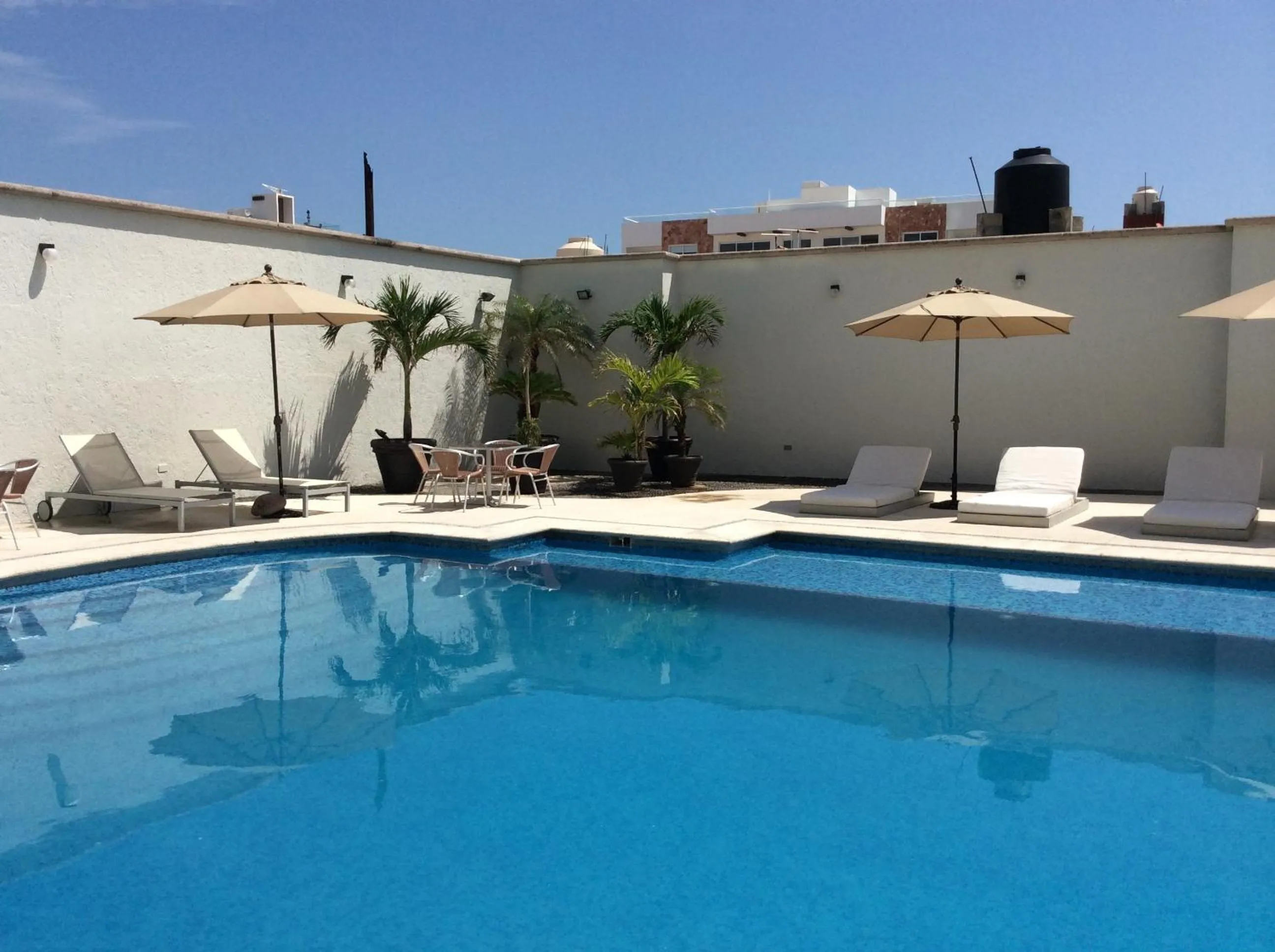 Swimming pool in Rivoli Select Hotel