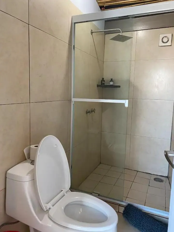 Shower in Suites La Gloria Alojamiento independiente