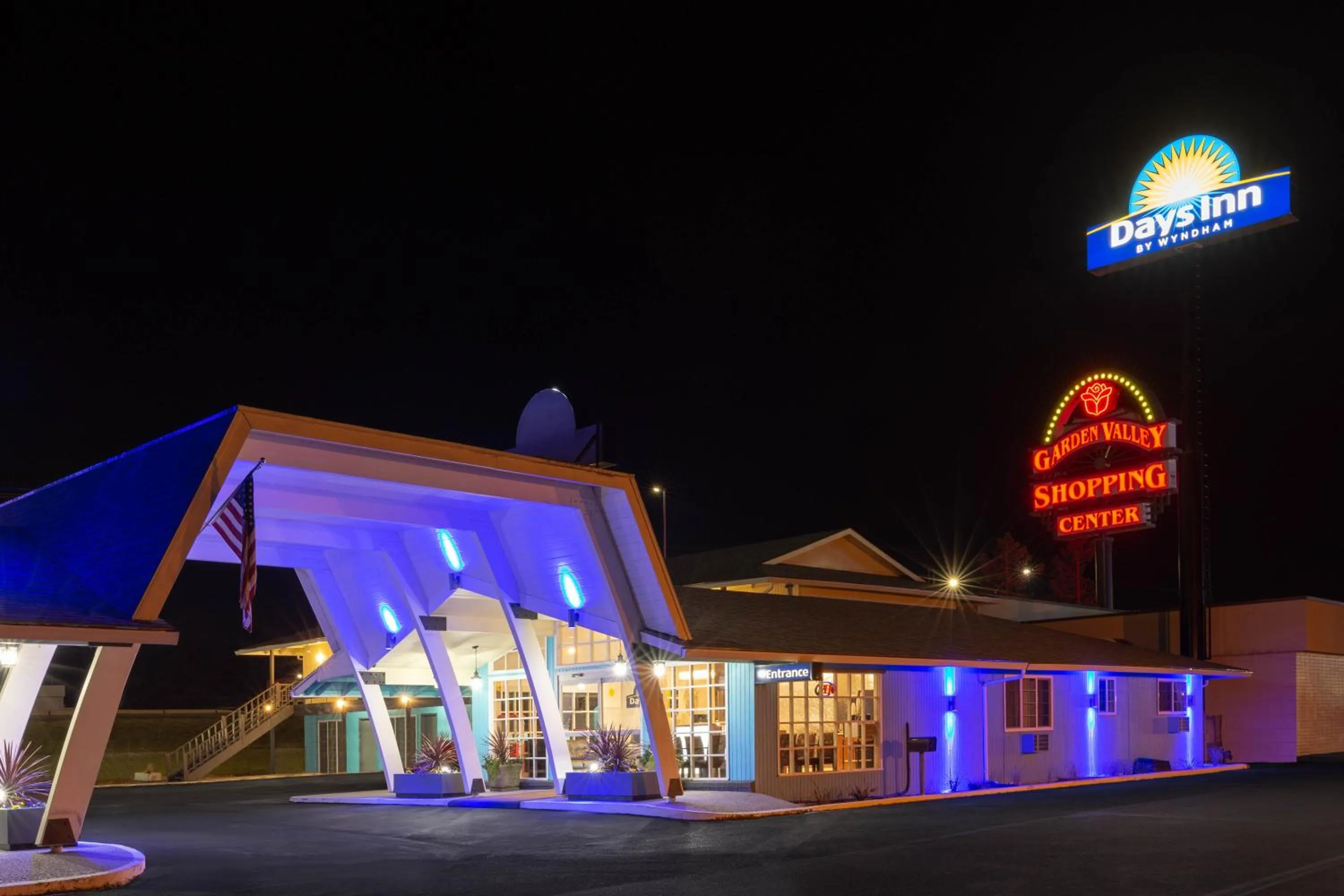 Property building in Days Inn by Wyndham Roseburg