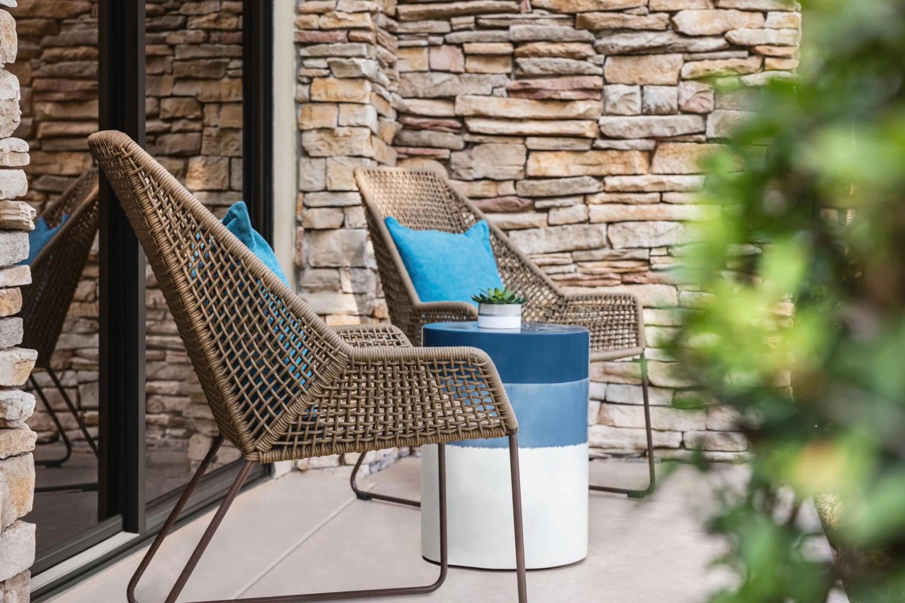 Living room in The Woodlands Resort, Curio Collection by Hilton